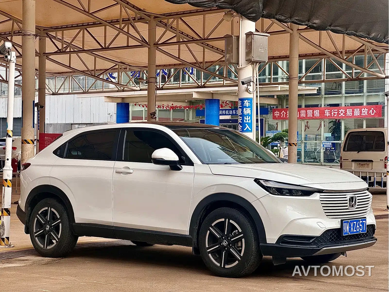 Honda Vezel 2023 1.5L CVT Pioneer Edition — фото 3