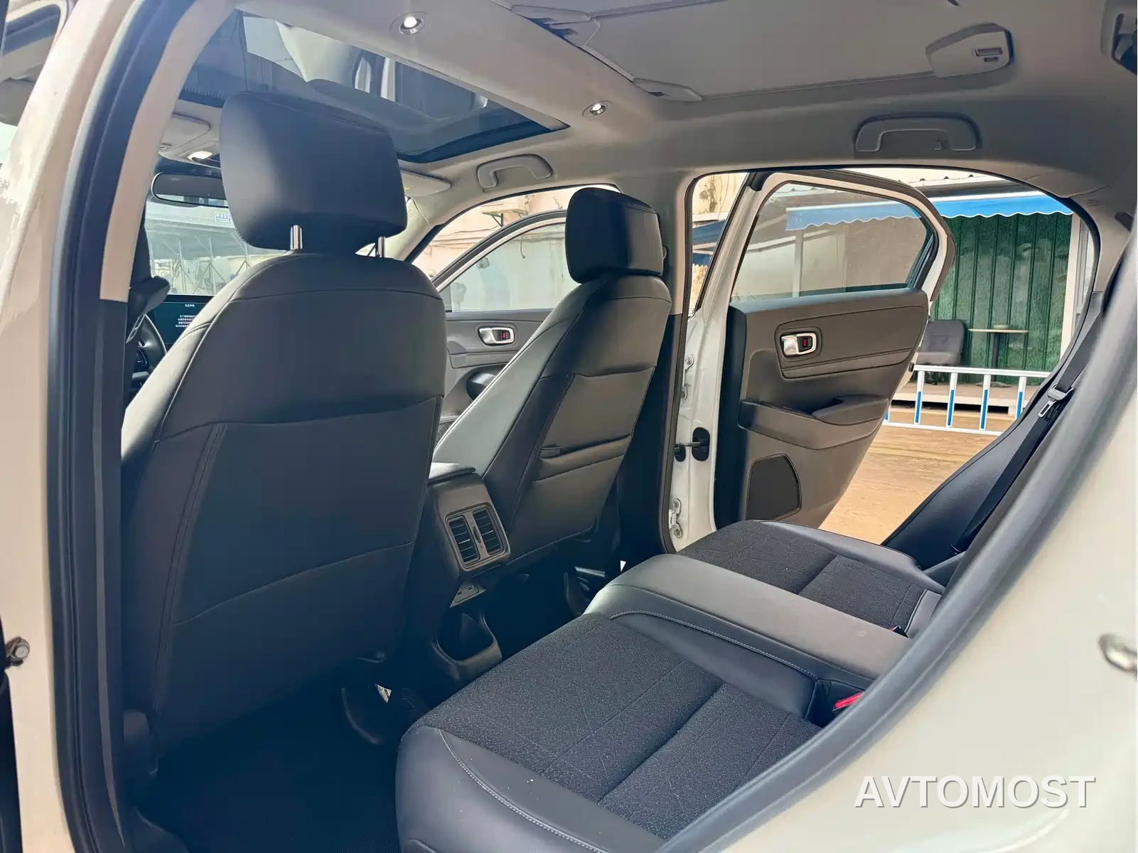 Honda Vezel 2023 1.5L CVT Pioneer Edition — фото 5