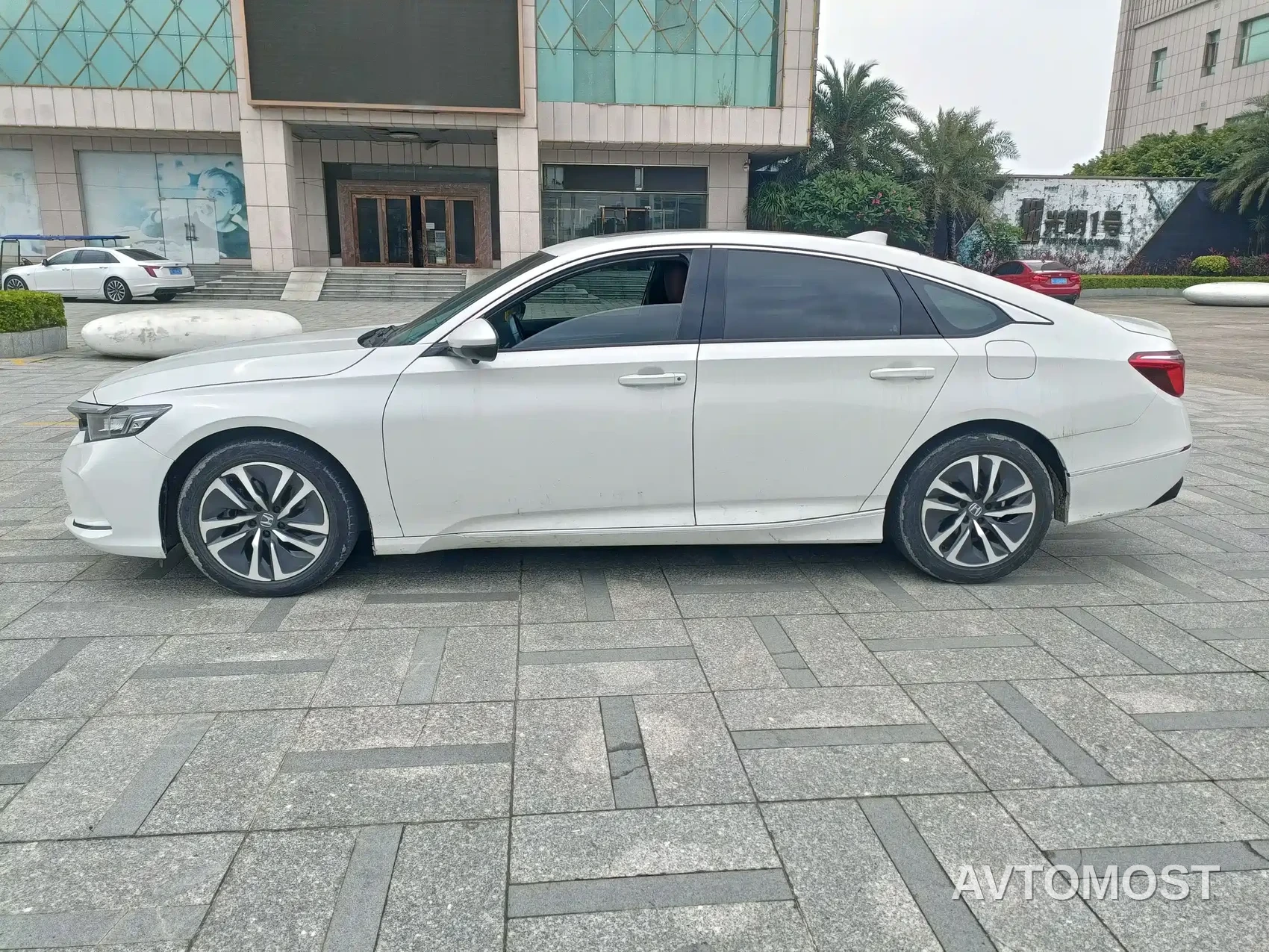 Honda Inspire 2022 Sharp Hybrid 2.0L Pure Elegance Edition — фото 3