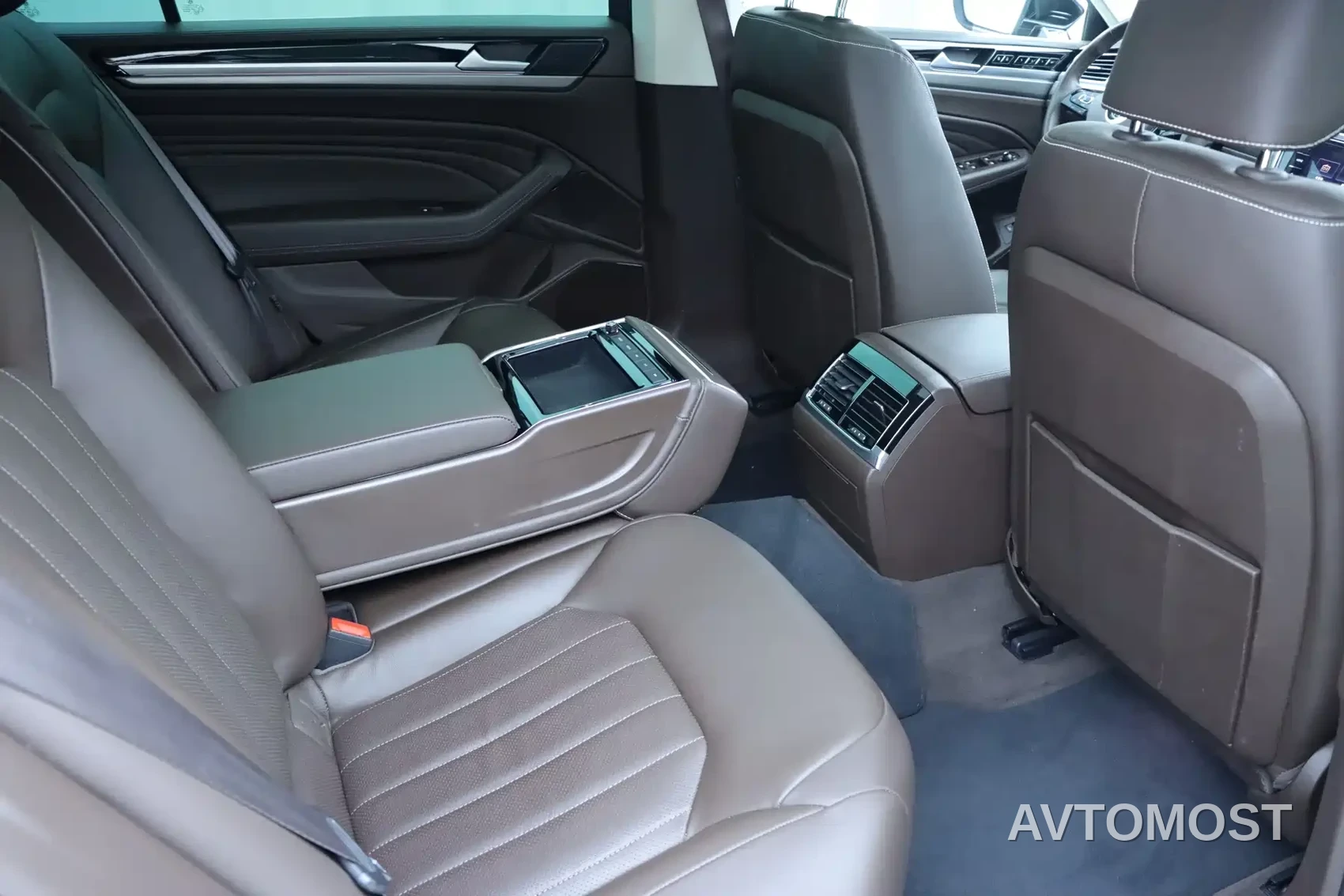 Volkswagen Phideon 2021 380TSI Luxury Edition — фото 13