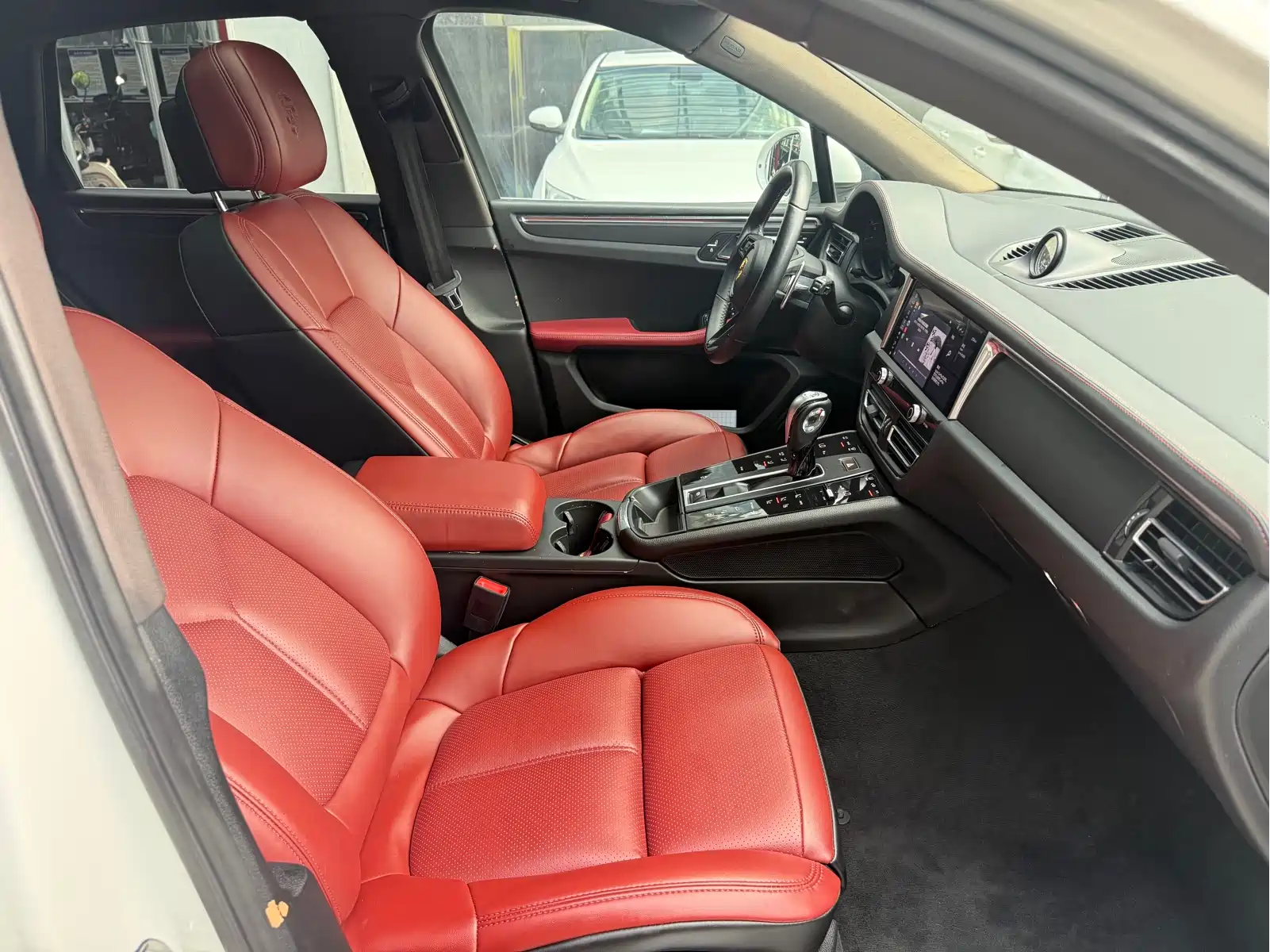 Porsche Macan 2022 Macan 2.0T — фото 3