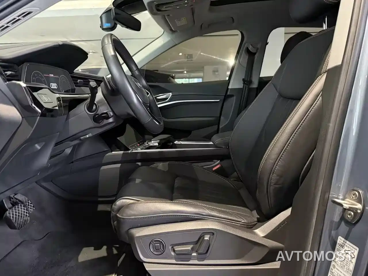 Audi e-tron 2021 50 quattro Luxury — фото 2