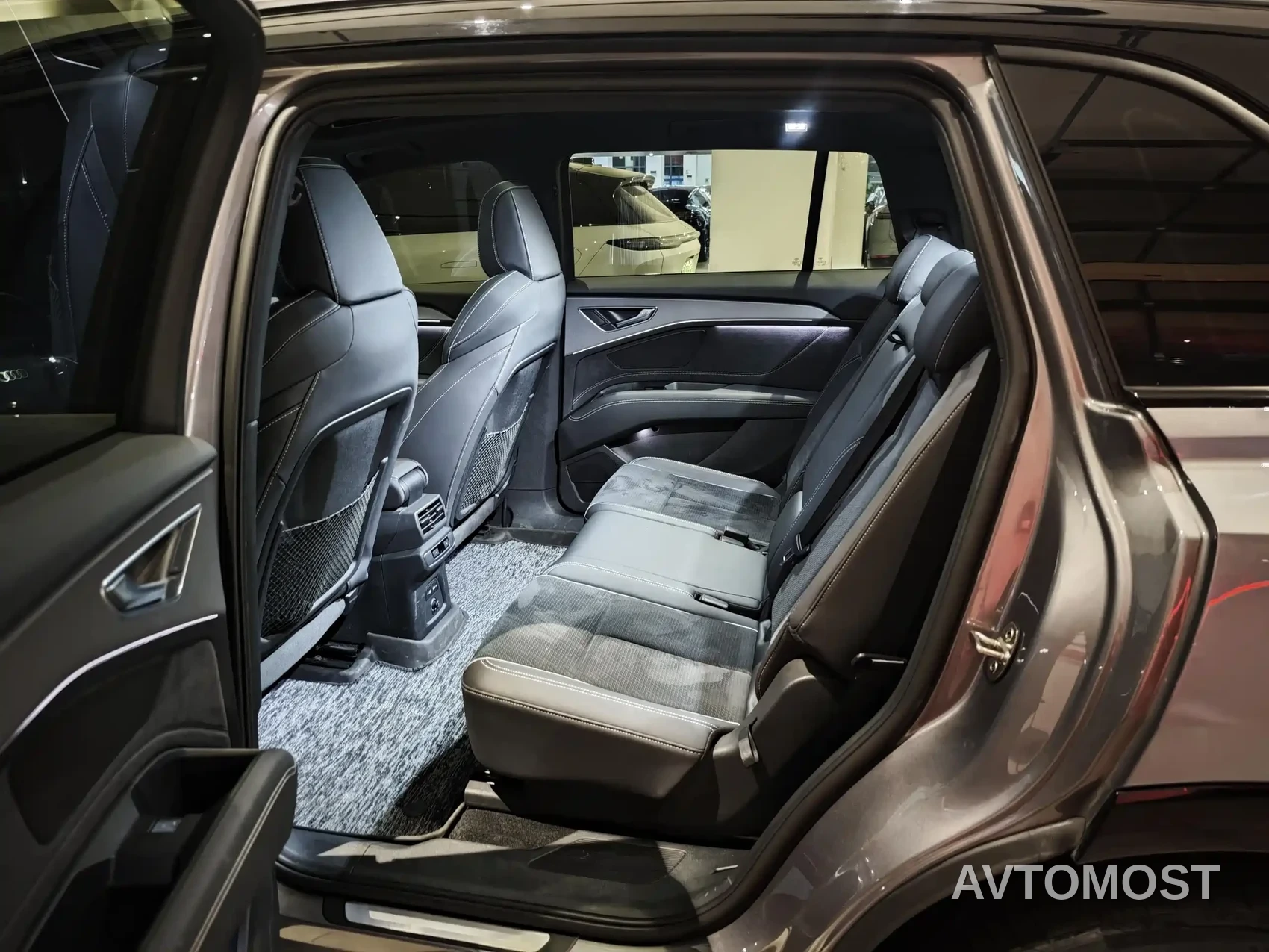 Audi Q5 e-tron 2022 40 e-tron Starlight Mech Suit — фото 6