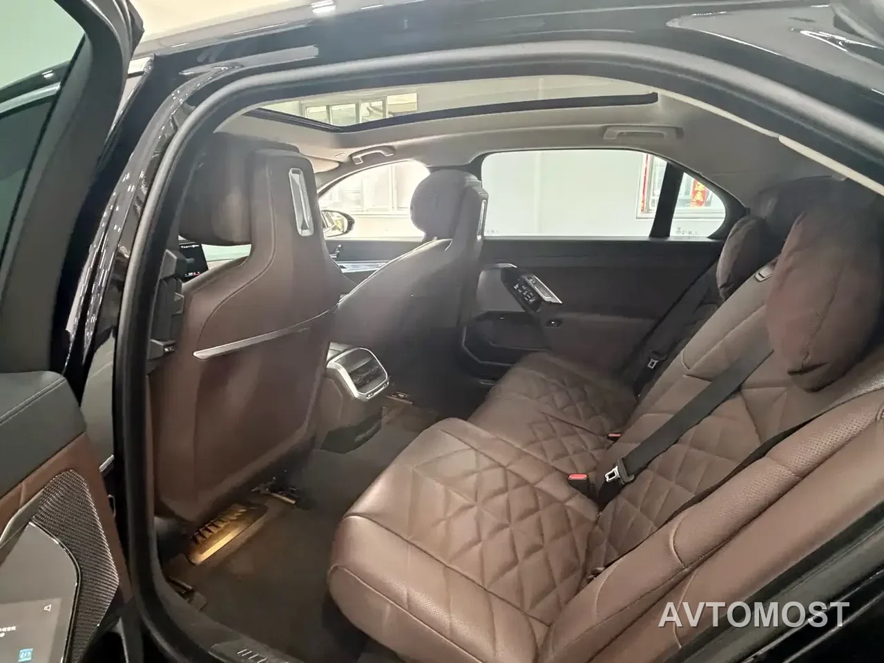 BMW i7 2023 eDrive50L Leading M Sport Package — фото 3