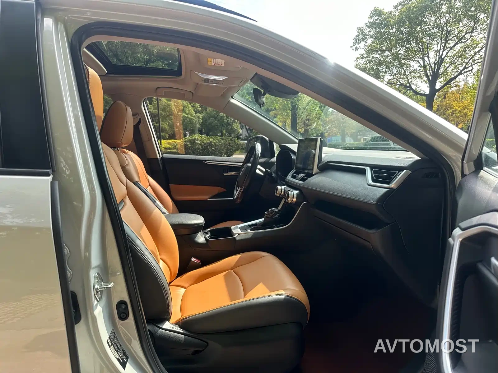 Toyota RAV4 Rongfang 2021 Hybrid 2.5L E-CVT Front-wheel Drive Elite Edition — фото 10