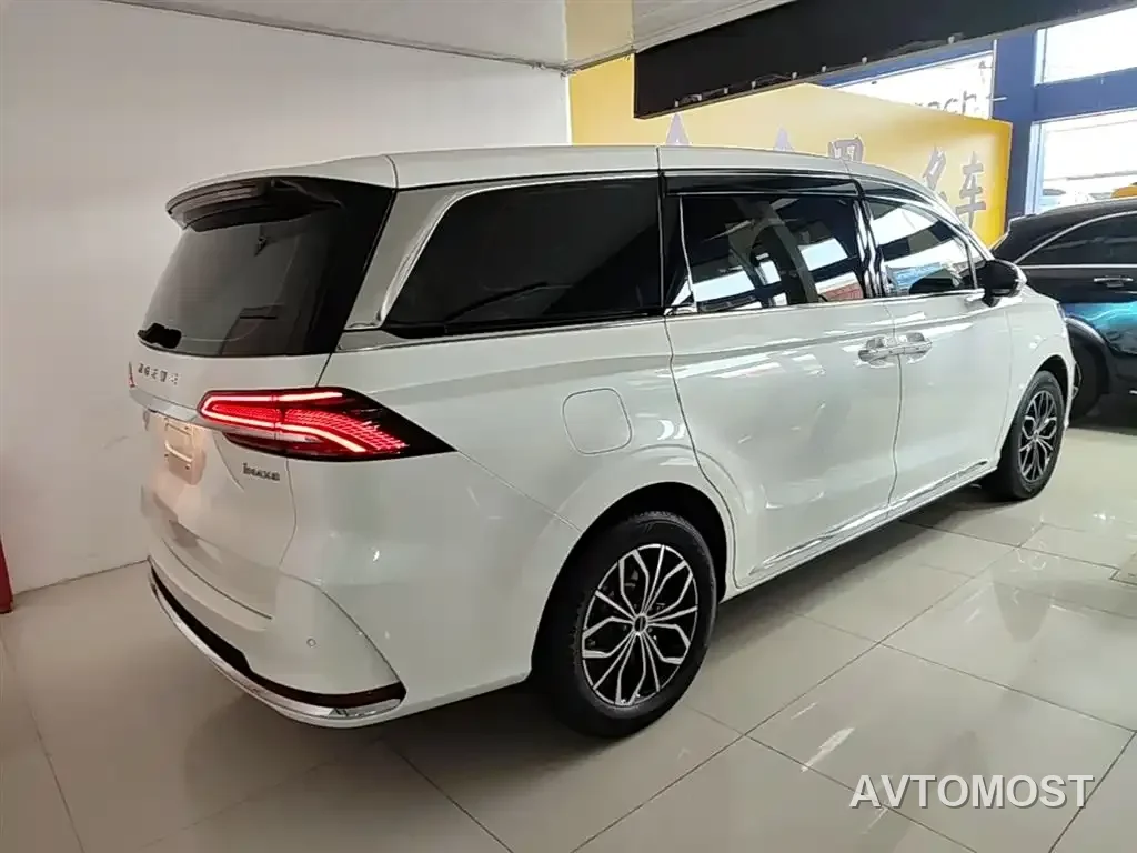 Roewe iMAX8 EV 2025 Model 1.5T DMH Land Premium Edition — фото 7