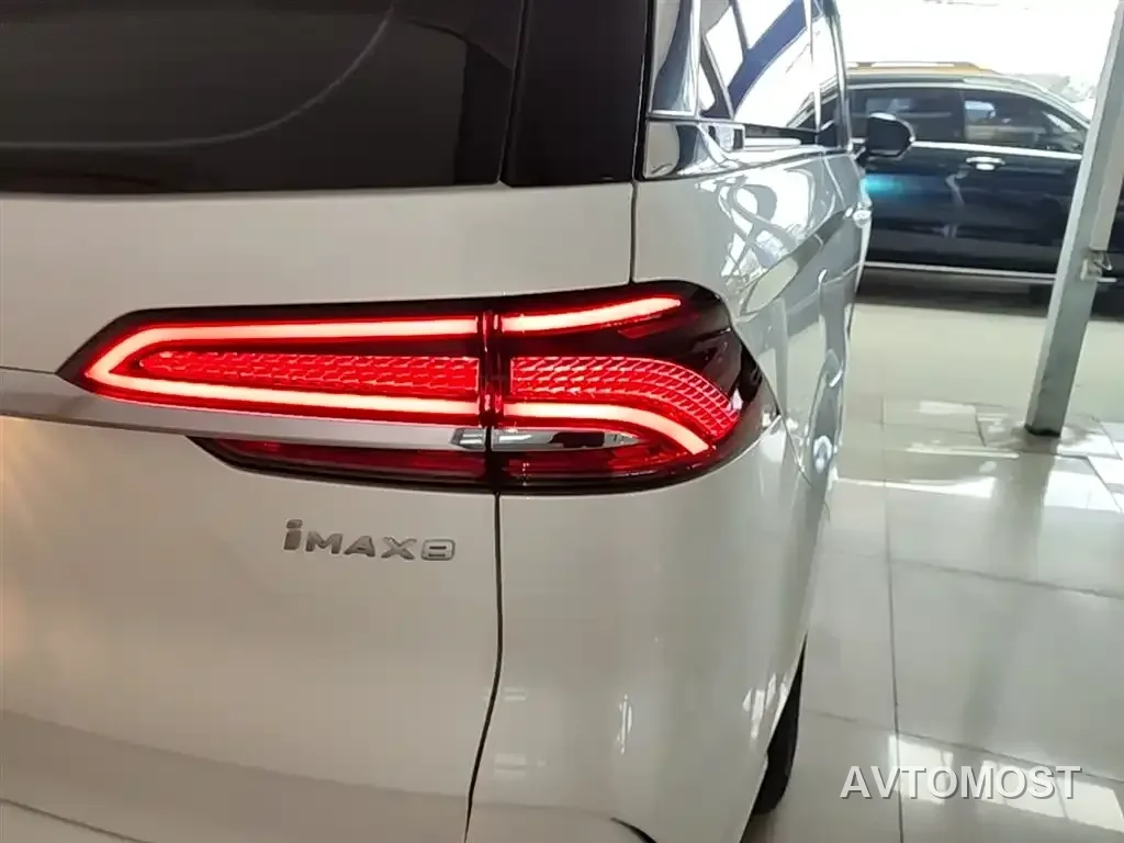 Roewe iMAX8 EV 2025 Model 1.5T DMH Land Premium Edition — фото 8
