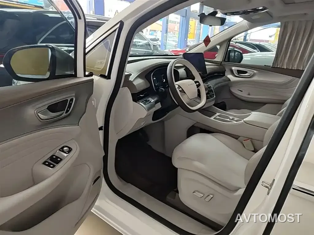 Roewe iMAX8 EV 2025 Model 1.5T DMH Land Premium Edition — фото 15