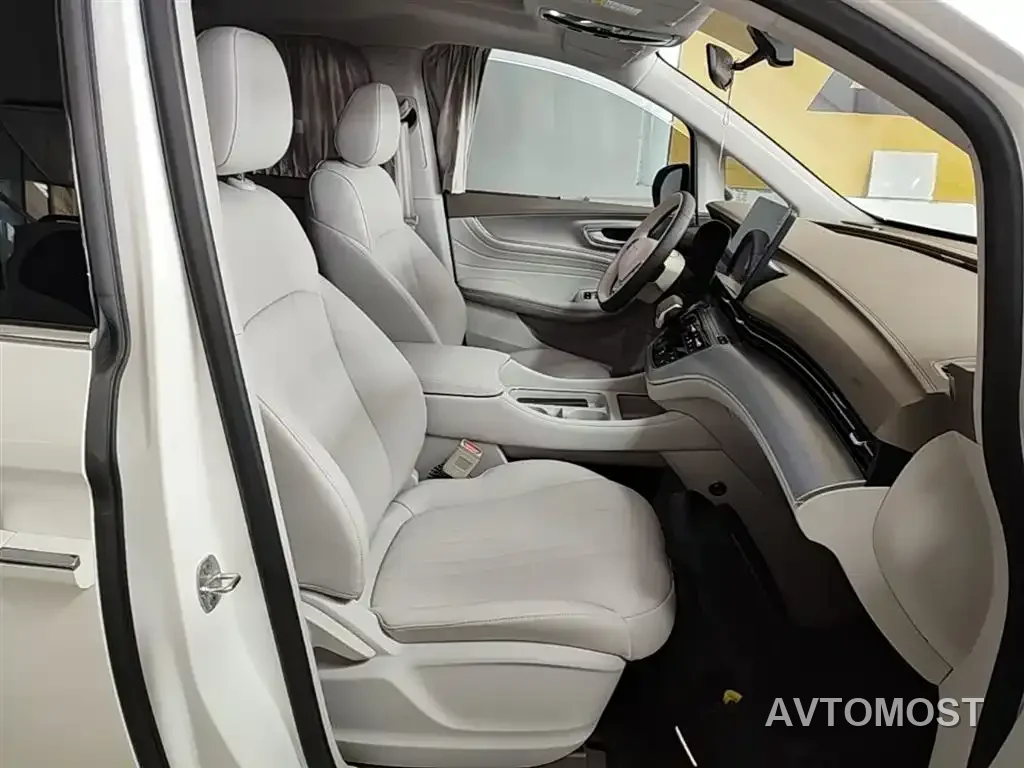 Roewe iMAX8 EV 2025 Model 1.5T DMH Land Premium Edition — фото 23