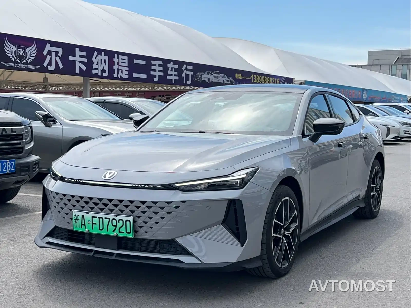 Changan UNI-V iDD 2024 Blue Whale Smart iDD 136km Smart Premium — фото 3