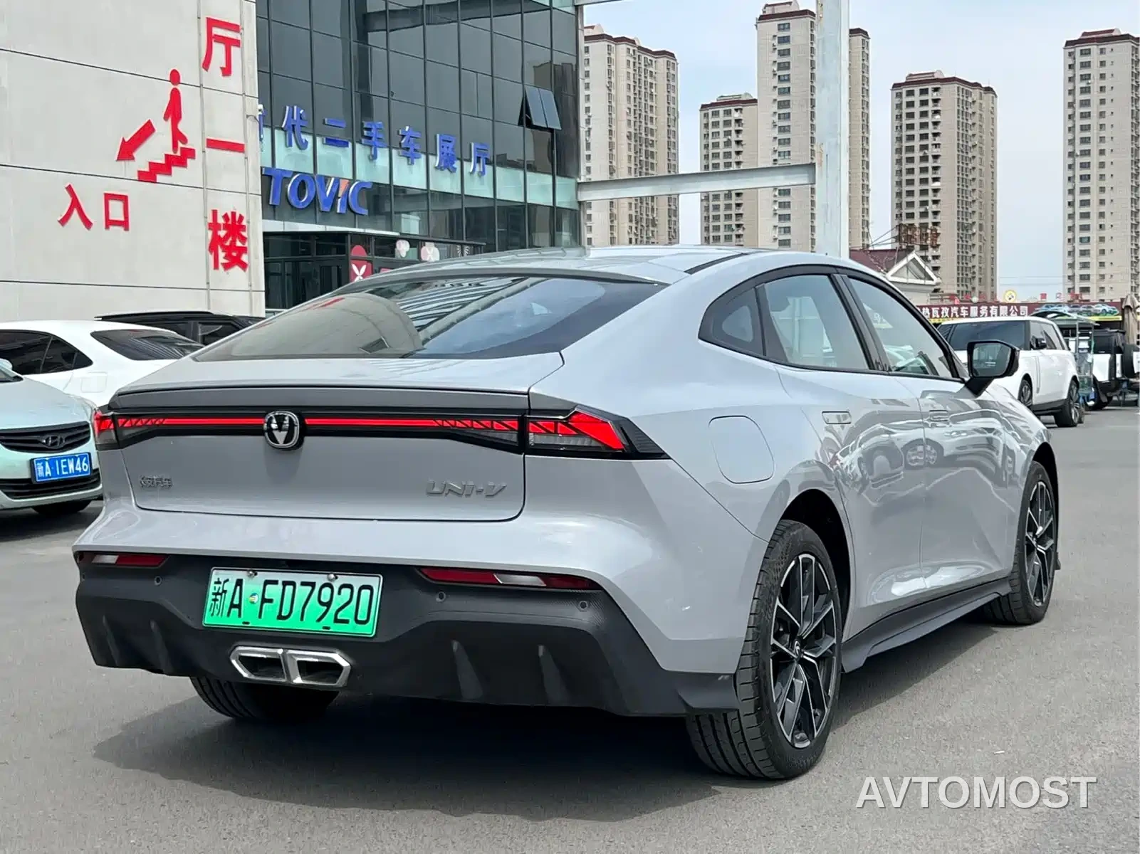 Changan UNI-V iDD 2024 Blue Whale Smart iDD 136km Smart Premium — фото 4