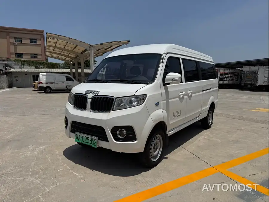SRM Xinyuan Good Luck 2023 Standard Passenger Van 6-Seater