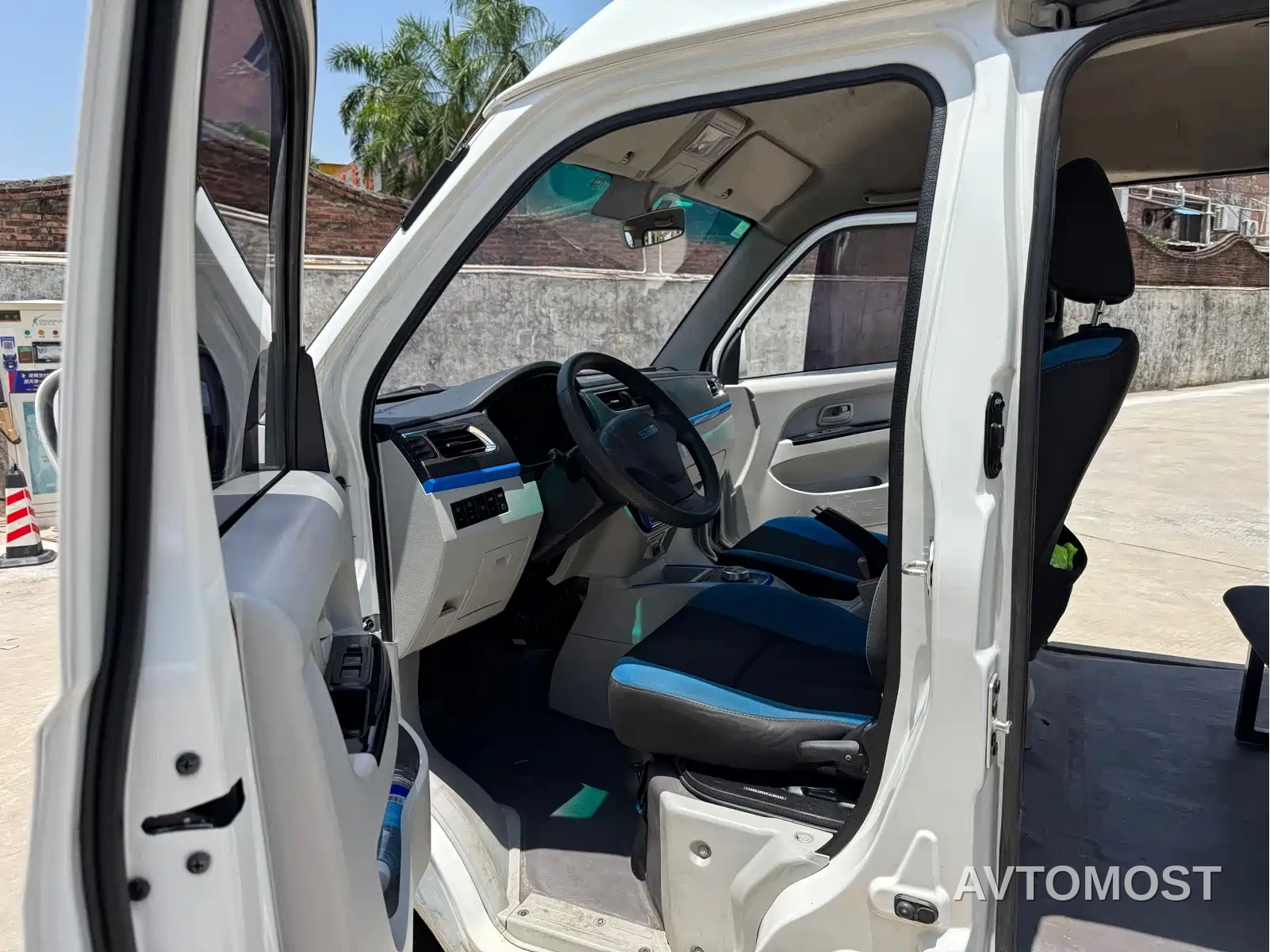 SRM Xinyuan Good Luck 2023 Standard Passenger Van 6-Seater — фото 4