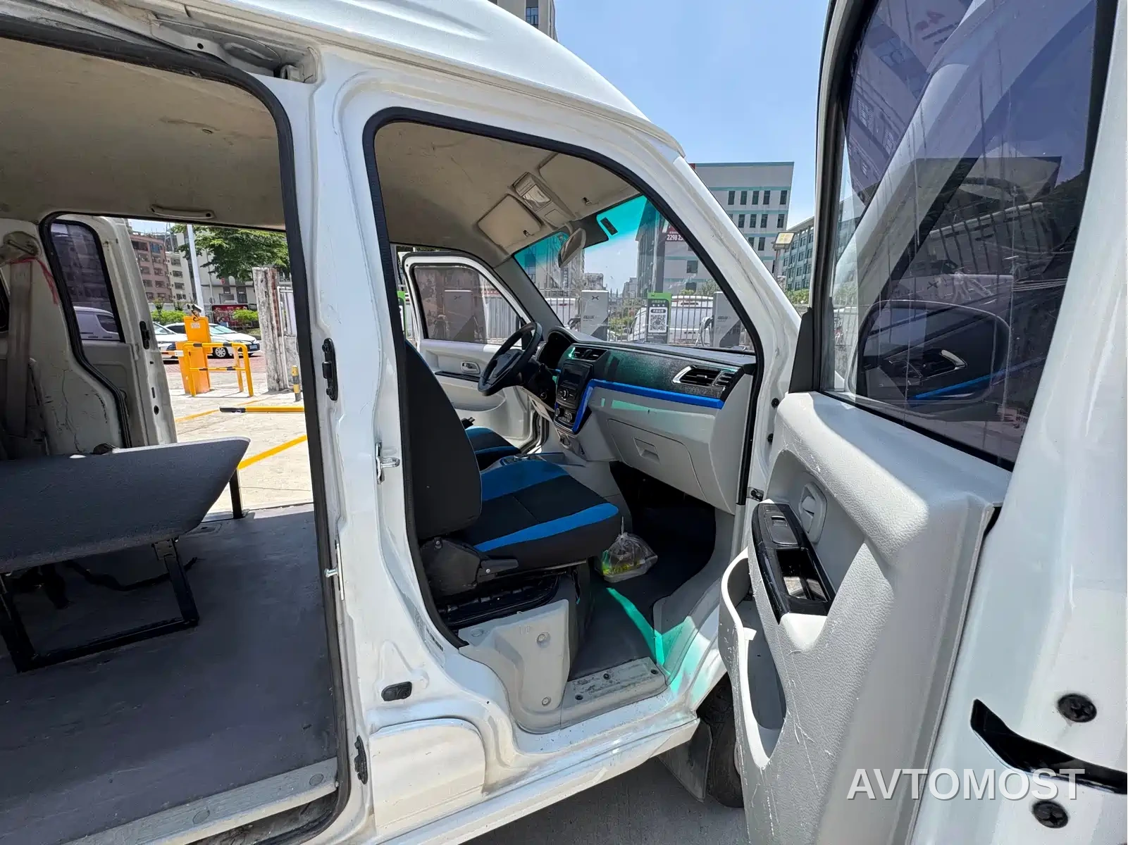SRM Xinyuan Good Luck 2023 Standard Passenger Van 6-Seater — фото 9