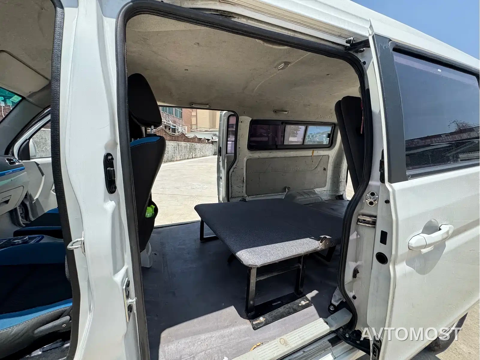 SRM Xinyuan Good Luck 2023 Standard Passenger Van 6-Seater — фото 11