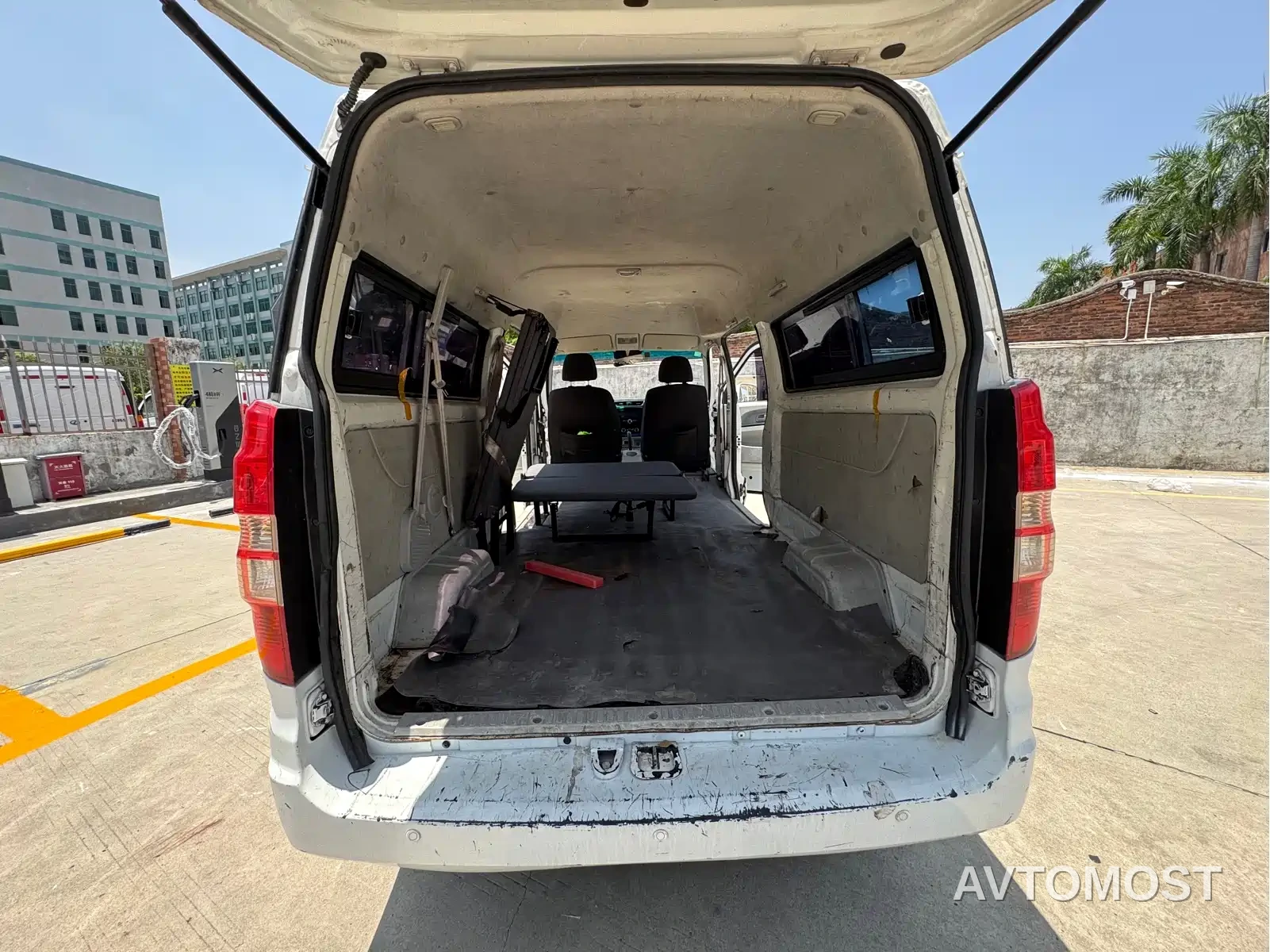 SRM Xinyuan Good Luck 2023 Standard Passenger Van 6-Seater — фото 12