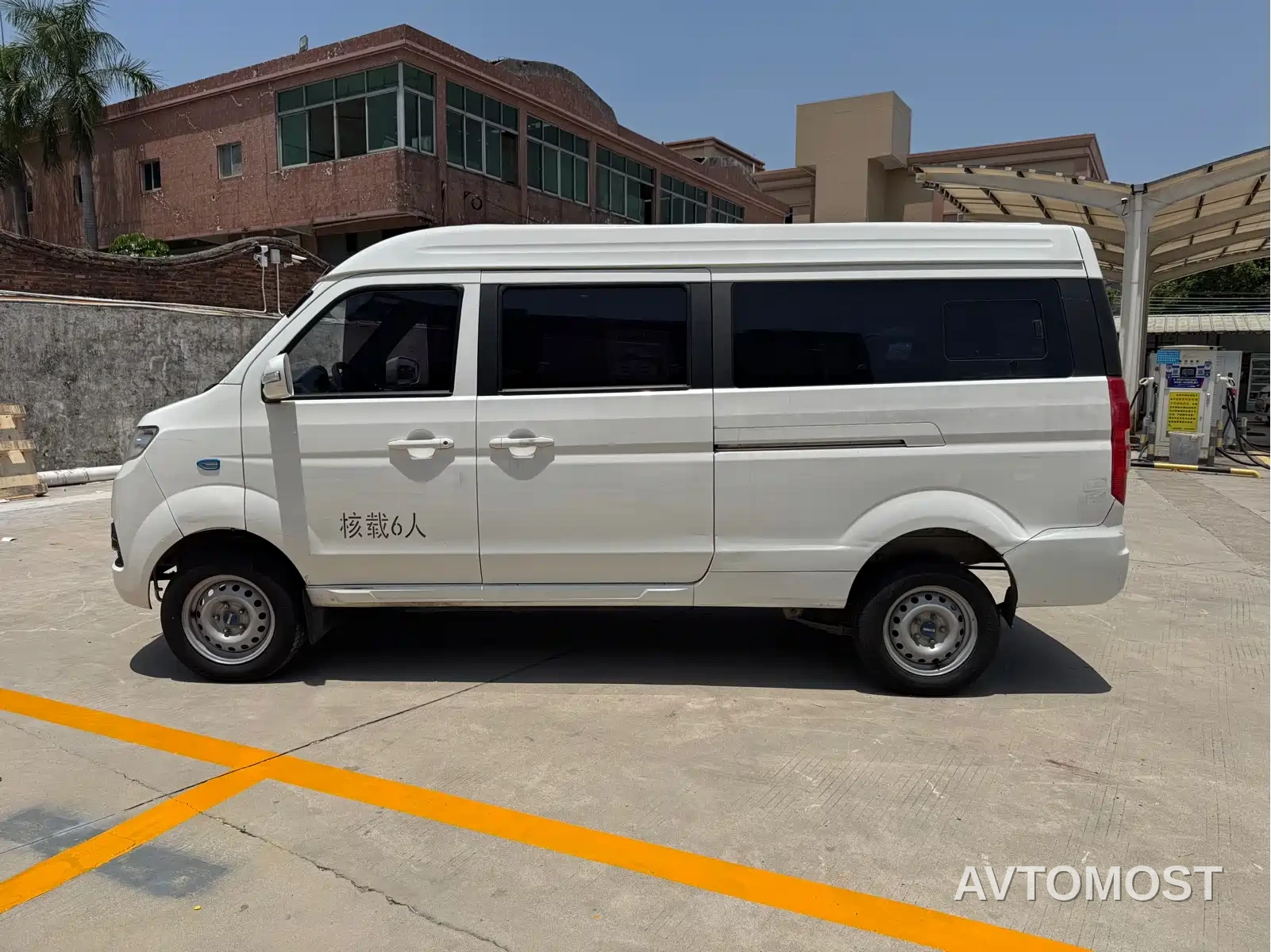 SRM Xinyuan Good Luck 2023 Standard Passenger Van 6-Seater — фото 14