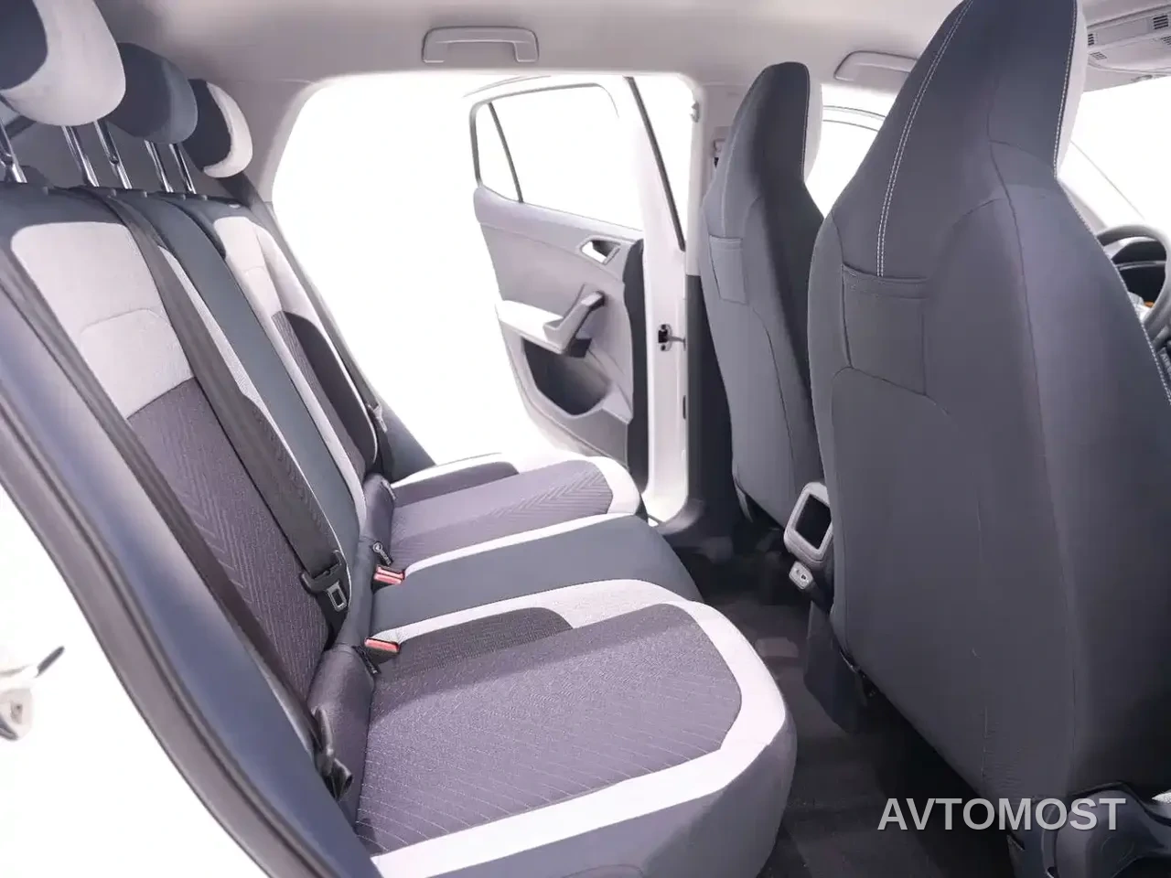 Volkswagen Tharu 2025 Model Rising Star 1.5L Advance Edition — фото 18