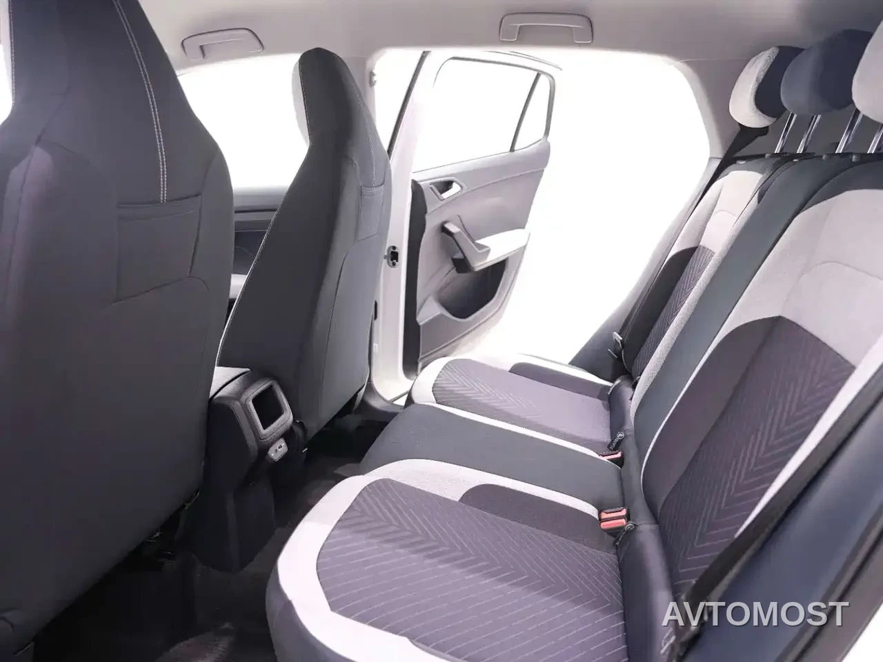 Volkswagen Tharu 2025 Model Rising Star 1.5L Advance Edition — фото 19