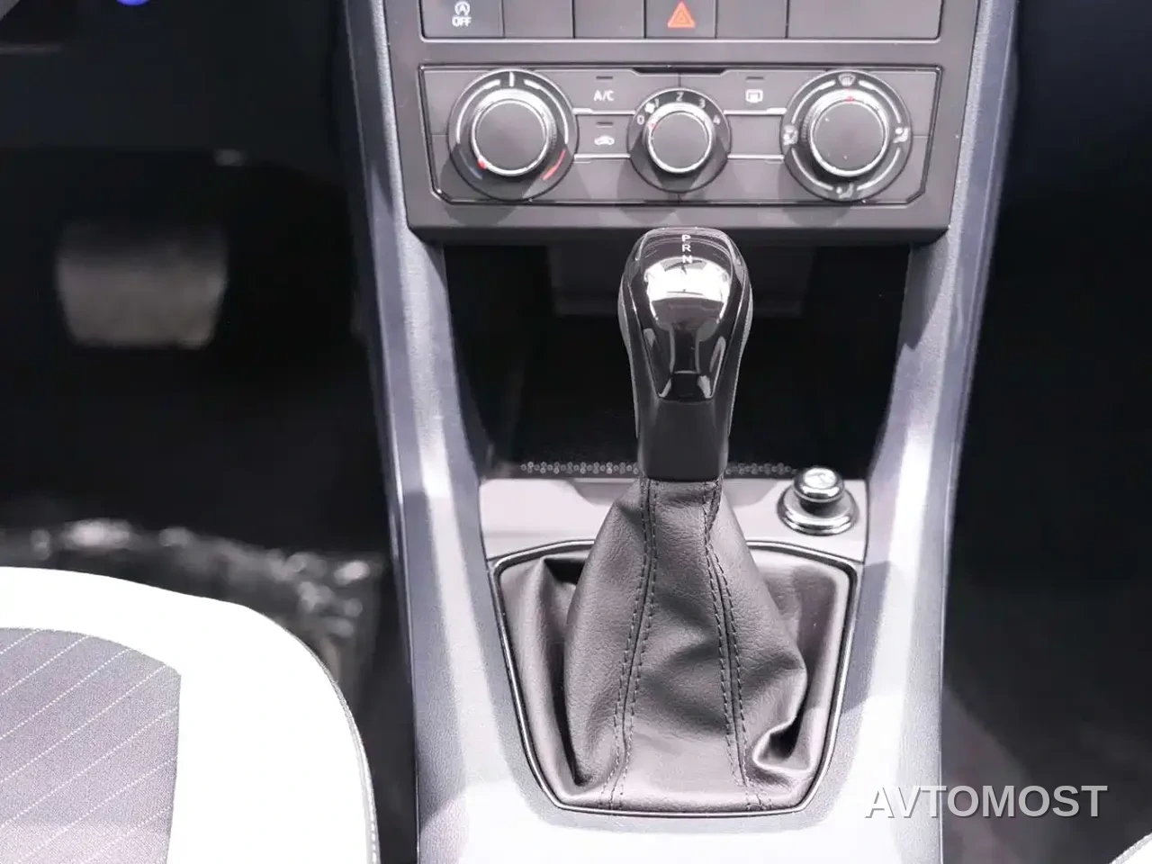 Volkswagen Tharu 2025 Model Rising Star 1.5L Advance Edition — фото 23