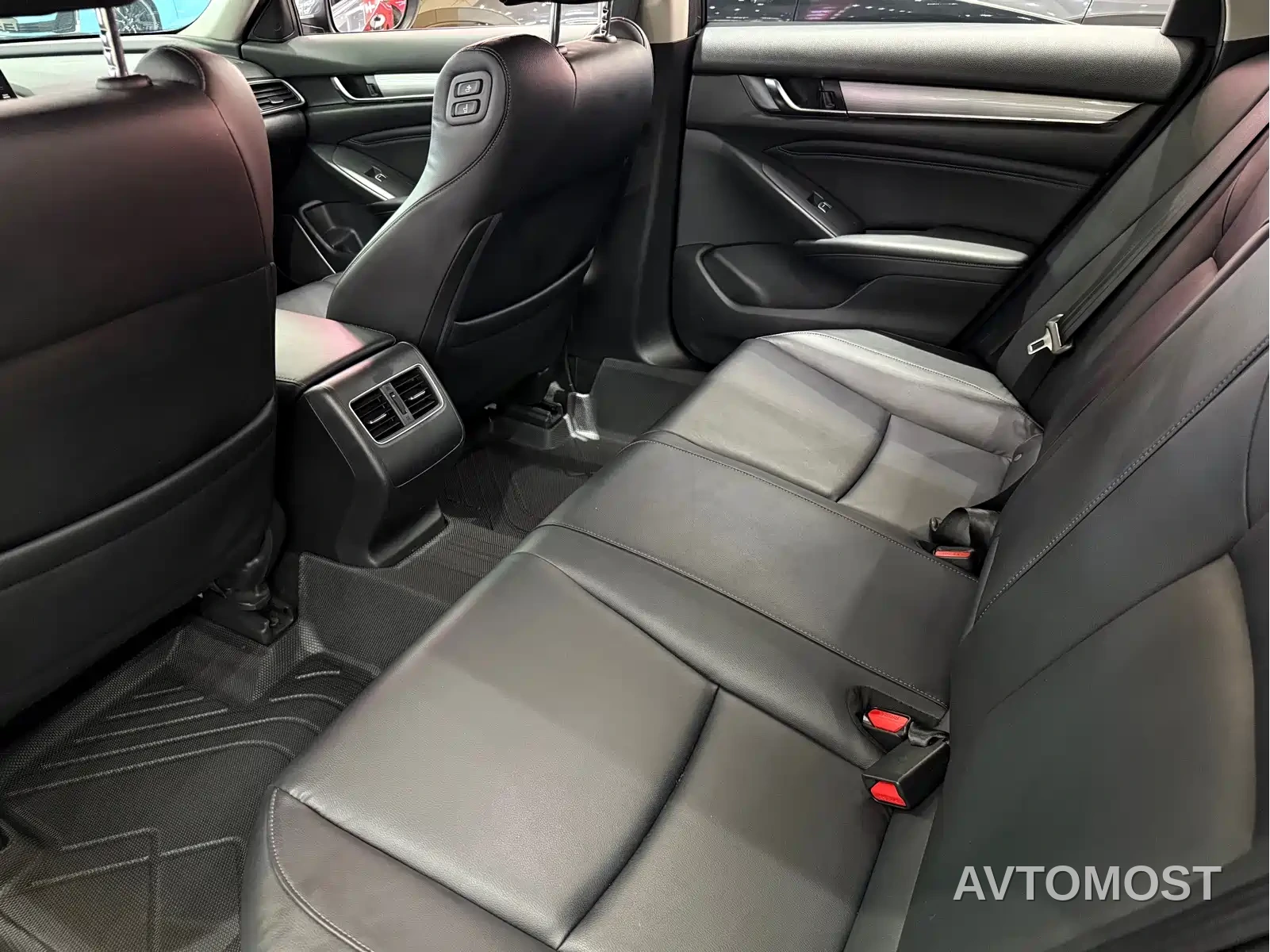 Honda Accord 2018 Sharp Hybrid 2.0L Sharp Leader (China V) — фото 16