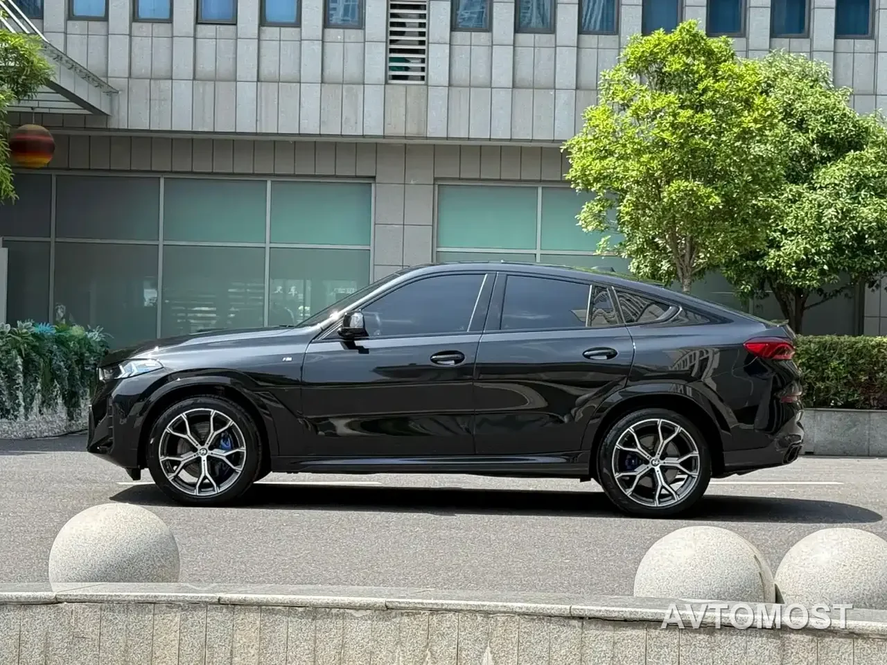 BMW X6 2023 xDrive40i Premium M Sport Package — фото 8