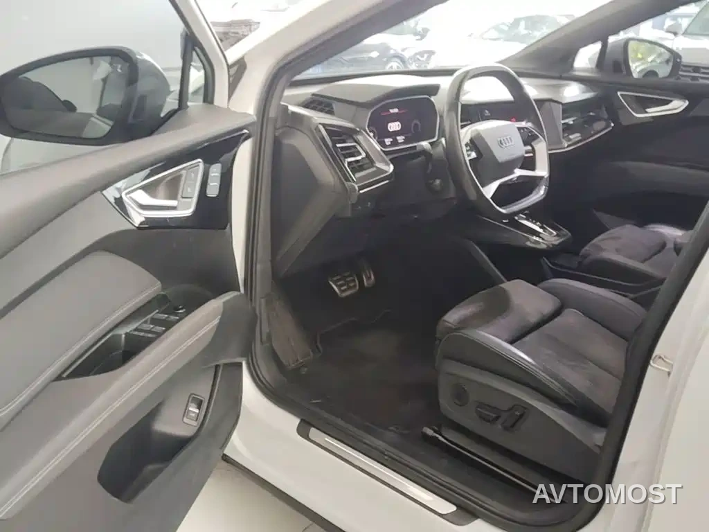 Audi Q4 e-tron 2023 40 e-tron Innovation Edition — фото 10