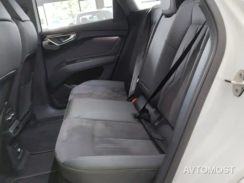 Audi Q4 e-tron 2023 40 e-tron Innovation Edition — фото 11
