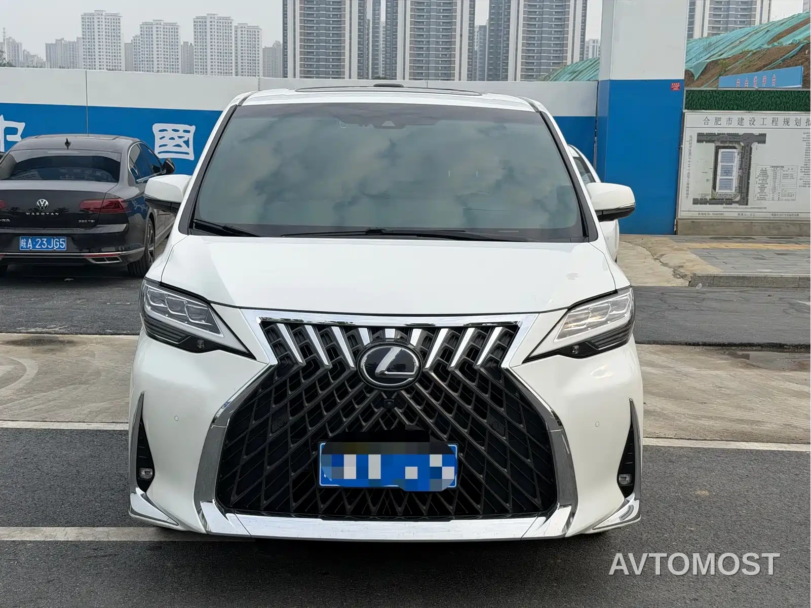 Lexus LM 2020 300h 4-Seat Imperial Edition — фото 2