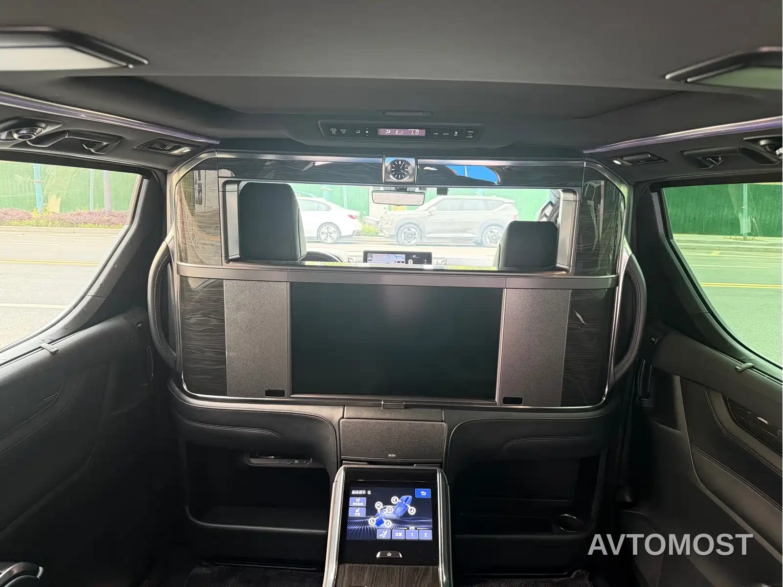 Lexus LM 2020 300h 4-Seat Imperial Edition — фото 6