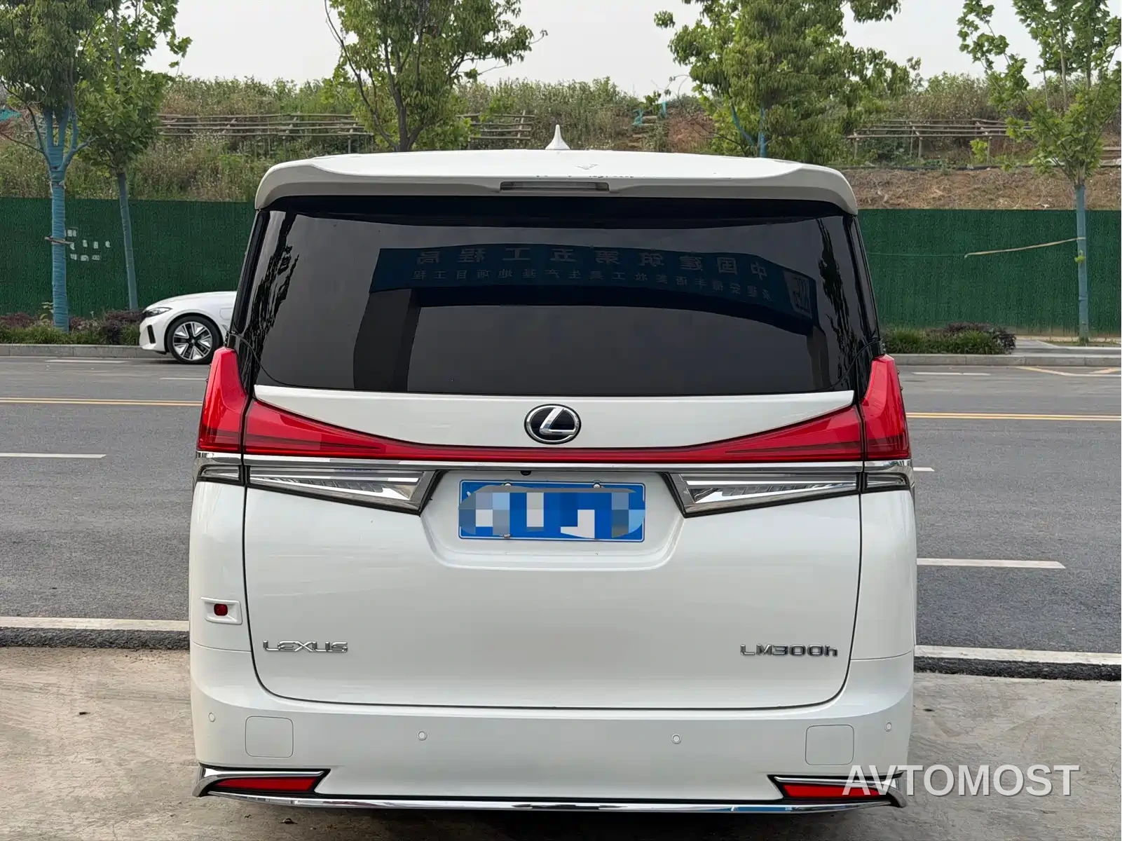 Lexus LM 2020 300h 4-Seat Imperial Edition — фото 8