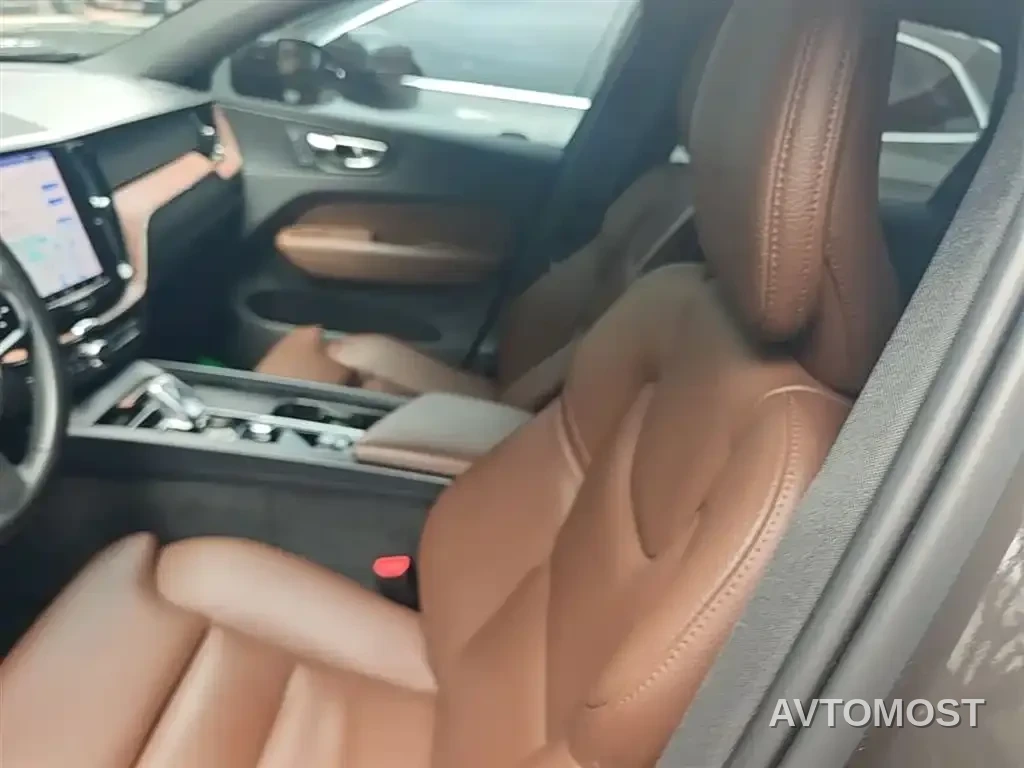 Volvo XC60 Plug-in Hybrid 2022 T8 Plug-in Hybrid Long Range AWD Momentum Luxury Edition — фото 9