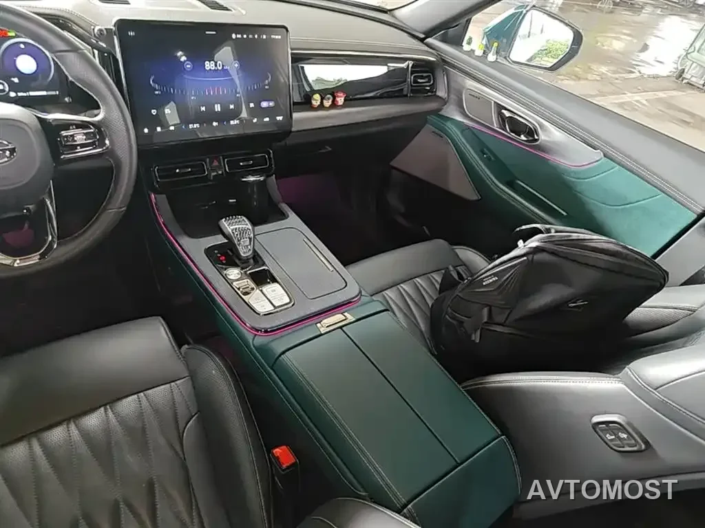 GAC Trumpchi GS8 2022 Dual Engine Series 2.0TM 2WD Premium Edition (7-Seater) — фото 9