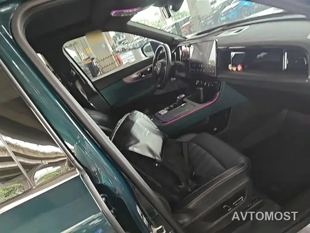 GAC Trumpchi GS8 2022 Dual Engine Series 2.0TM 2WD Premium Edition (7-Seater) — фото 18