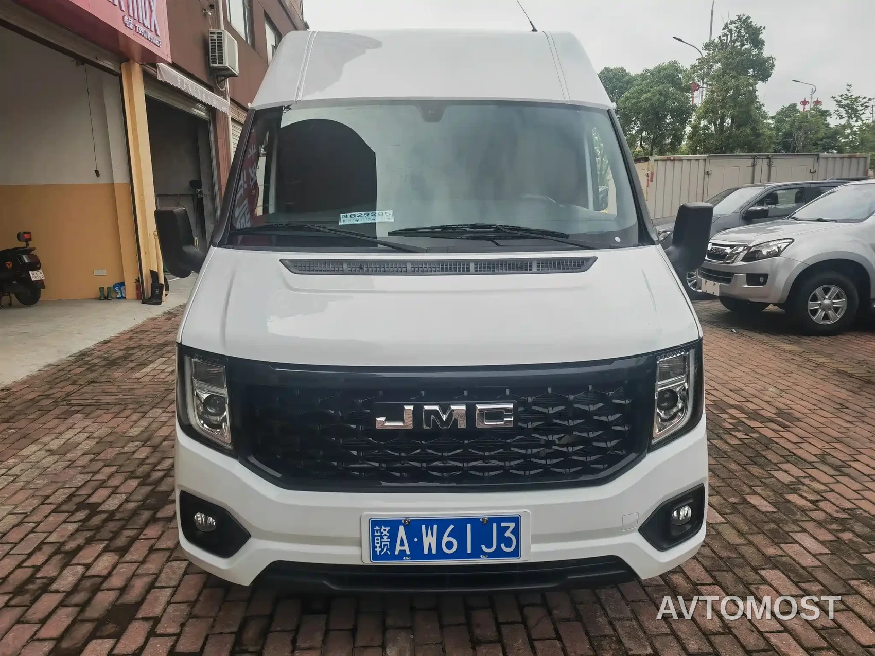 Jiangling JMC Fushun 2025 Model 2.0T 8AT Diesel Short Wheelbase Medium-High Roof Commercial Van 2/3 Seats — фото 2