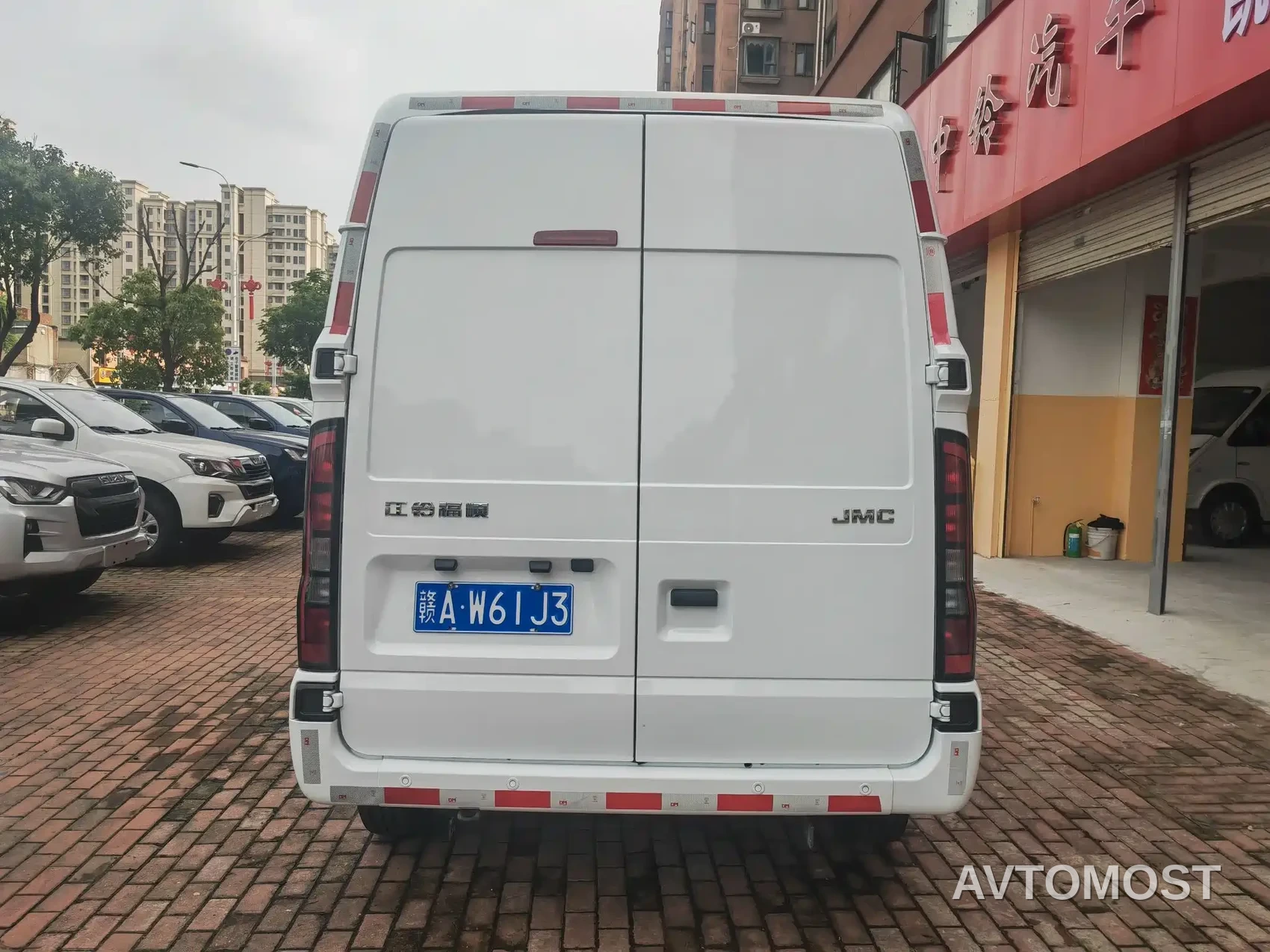 Jiangling JMC Fushun 2025 Model 2.0T 8AT Diesel Short Wheelbase Medium-High Roof Commercial Van 2/3 Seats — фото 5