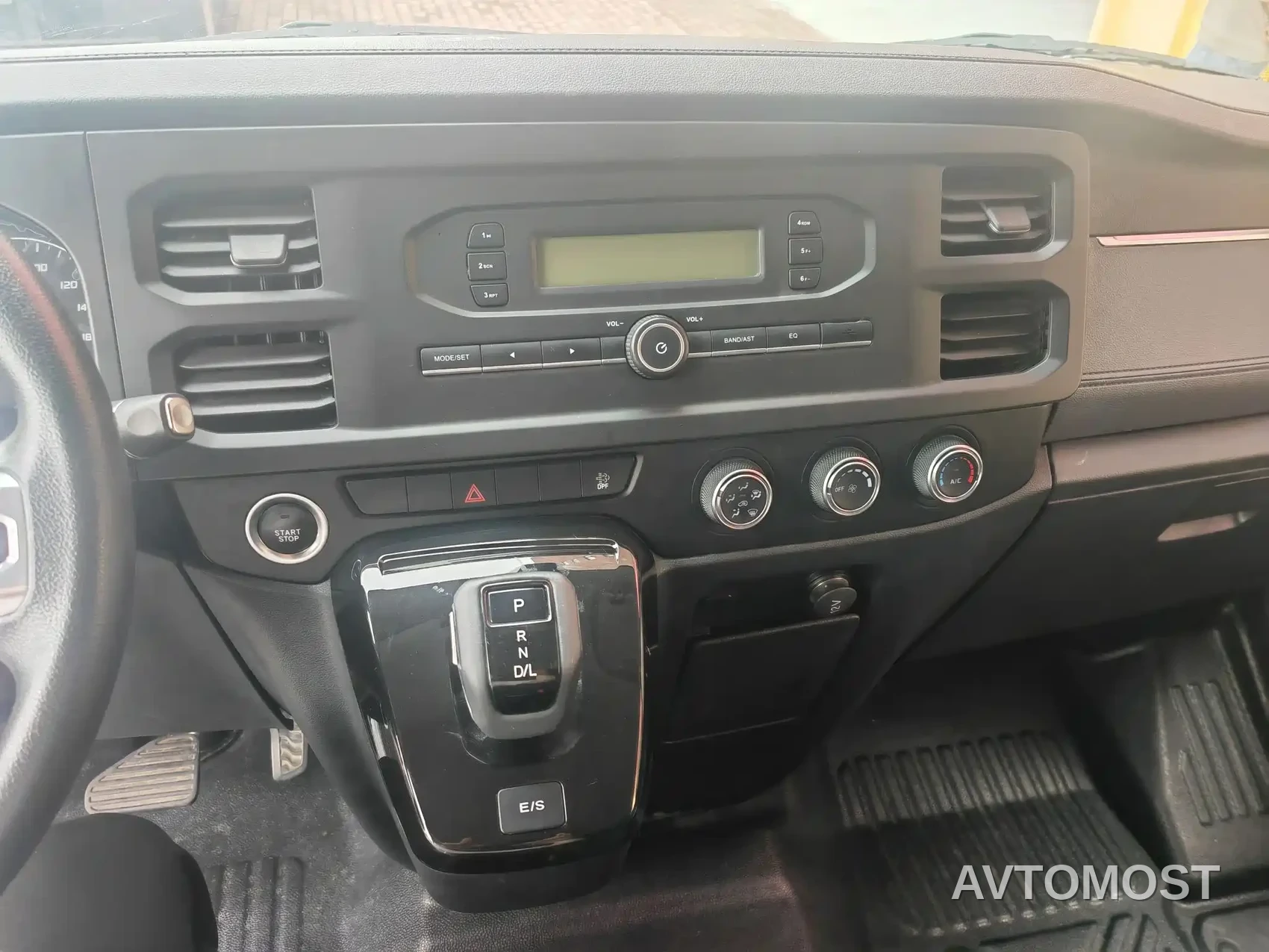 Jiangling JMC Fushun 2025 Model 2.0T 8AT Diesel Short Wheelbase Medium-High Roof Commercial Van 2/3 Seats — фото 8