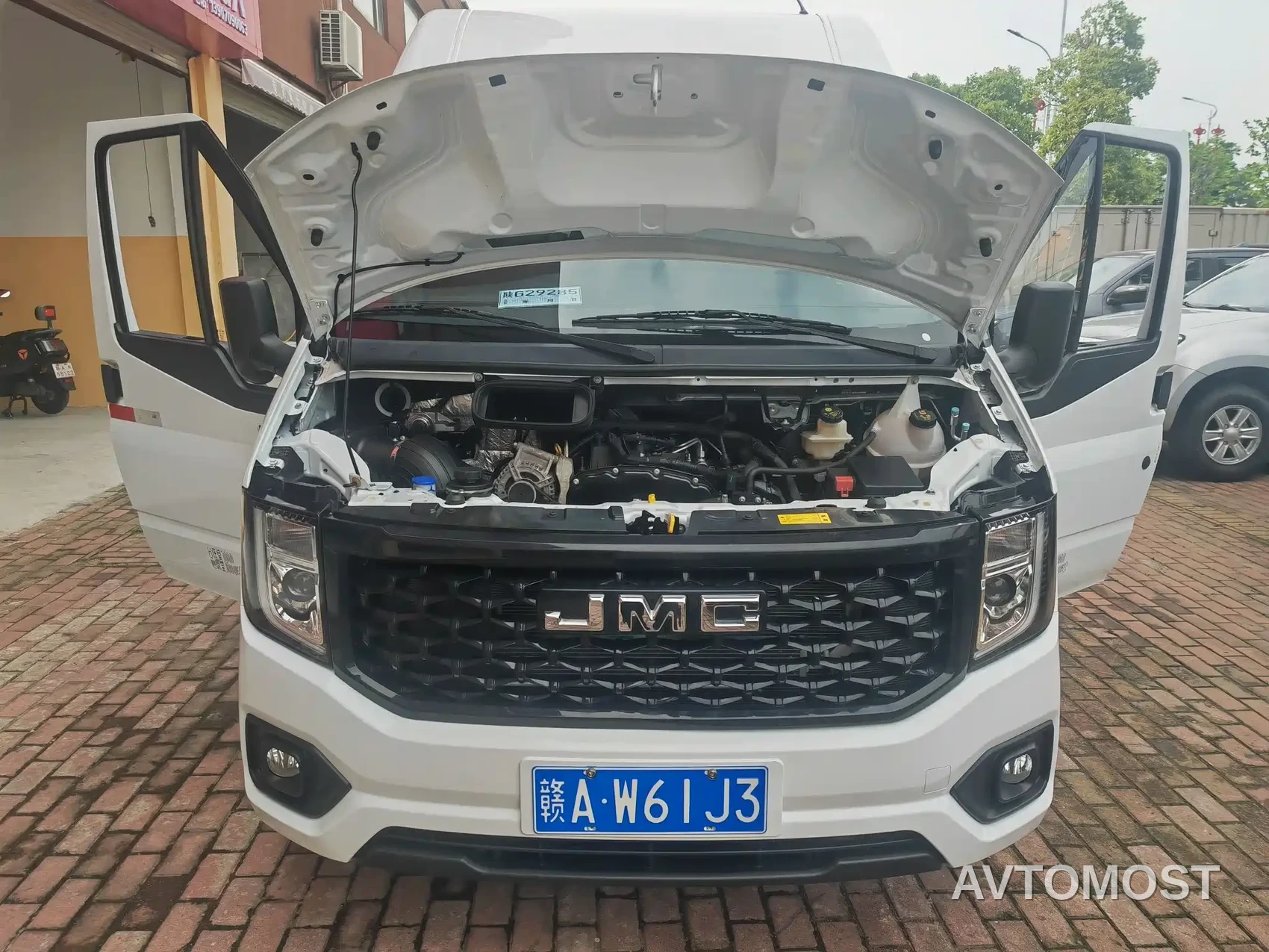 Jiangling JMC Fushun 2025 Model 2.0T 8AT Diesel Short Wheelbase Medium-High Roof Commercial Van 2/3 Seats — фото 12