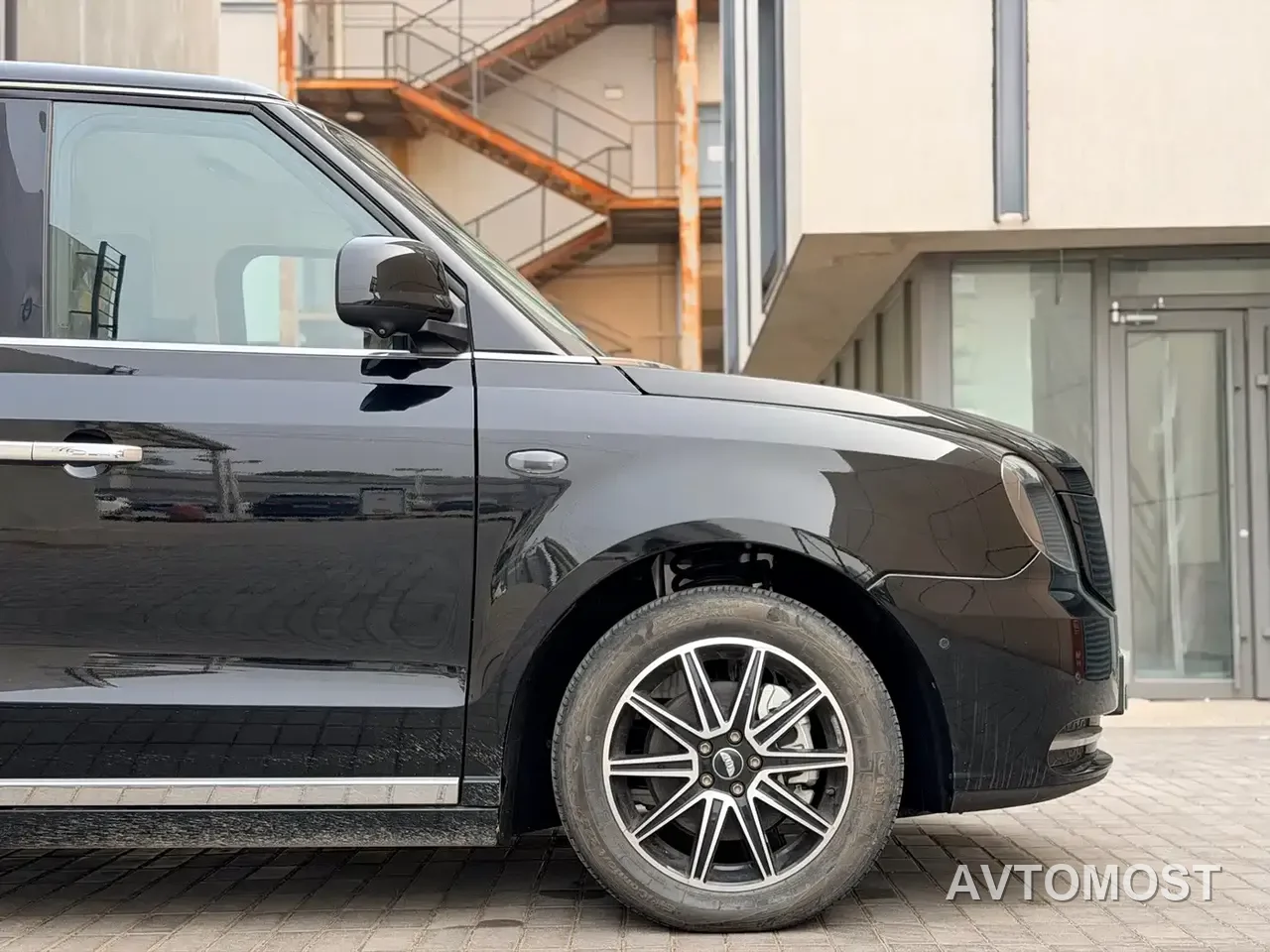 LEVC TX 2022 TX5 Extended Range Space Comfort Edition — фото 4