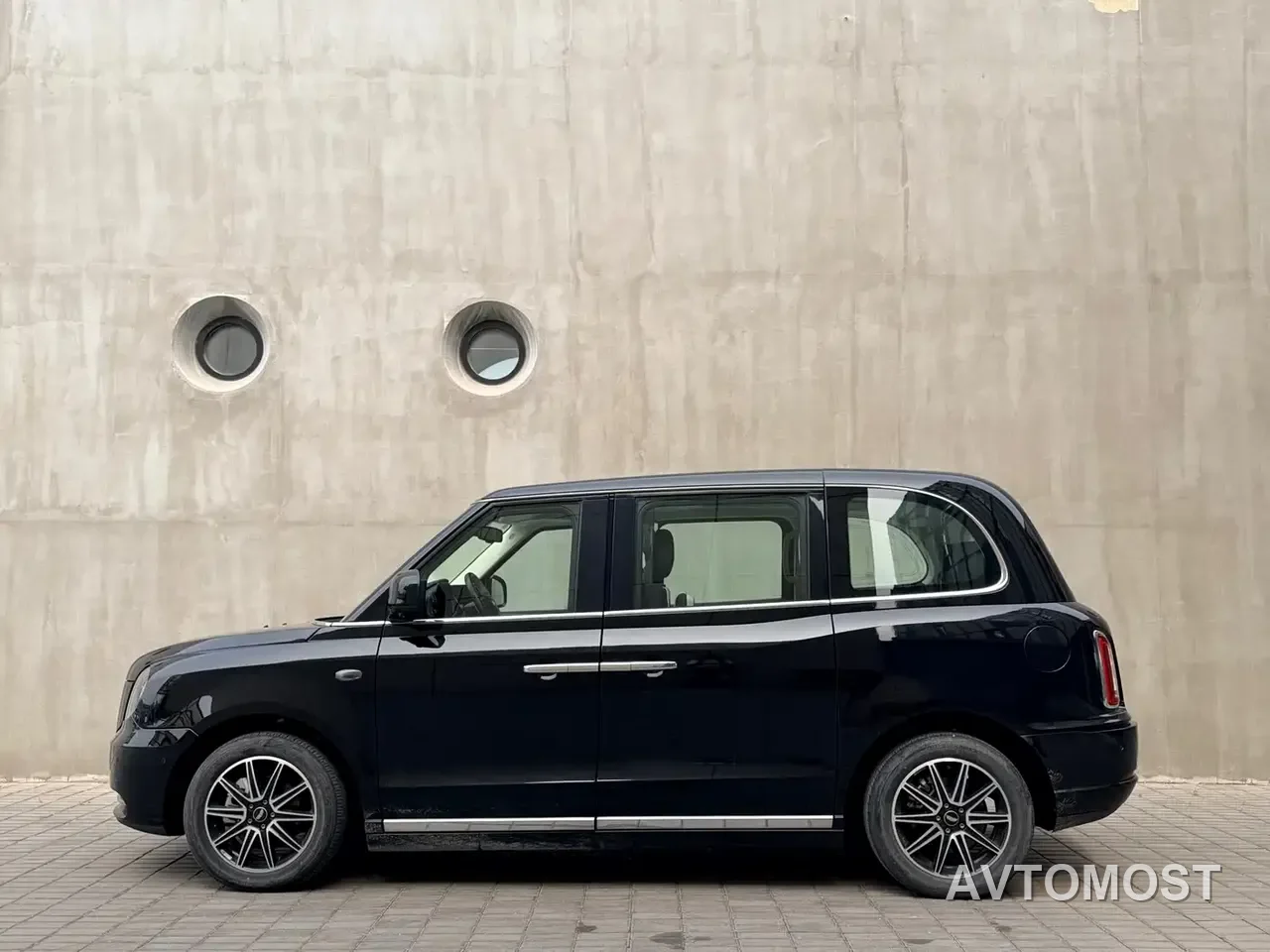 LEVC TX 2022 TX5 Extended Range Space Comfort Edition — фото 6