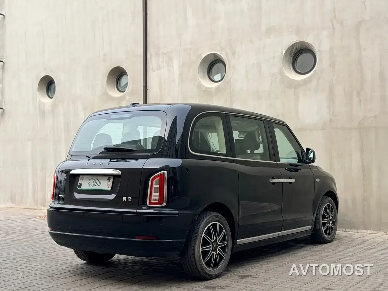 LEVC TX 2022 TX5 Extended Range Space Comfort Edition — фото 7