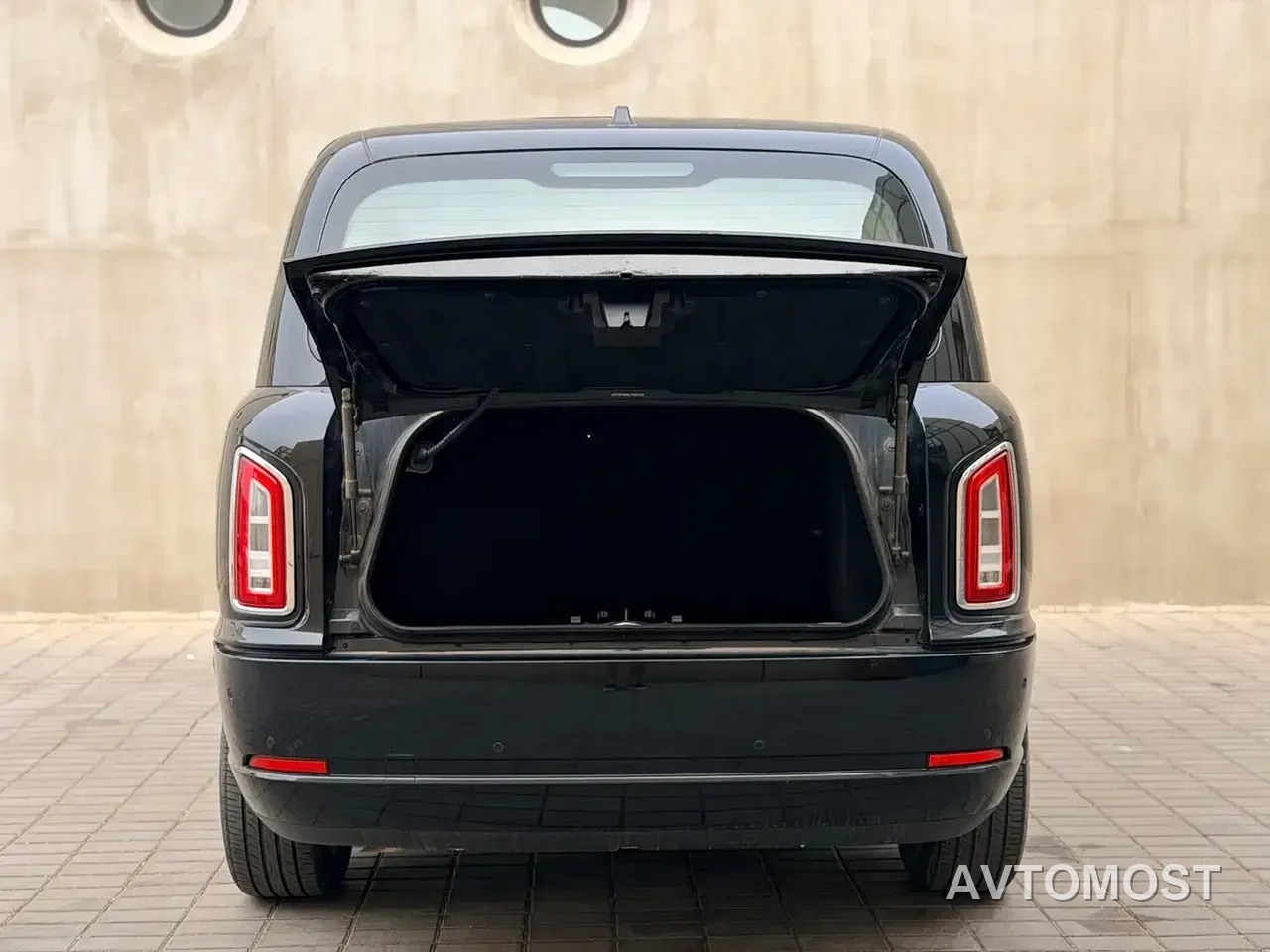 LEVC TX 2022 TX5 Extended Range Space Comfort Edition — фото 11