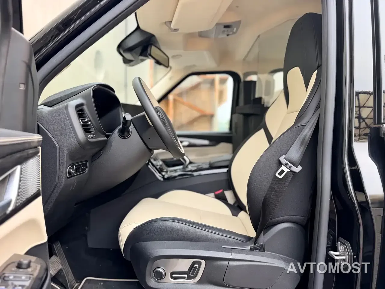 LEVC TX 2022 TX5 Extended Range Space Comfort Edition — фото 13