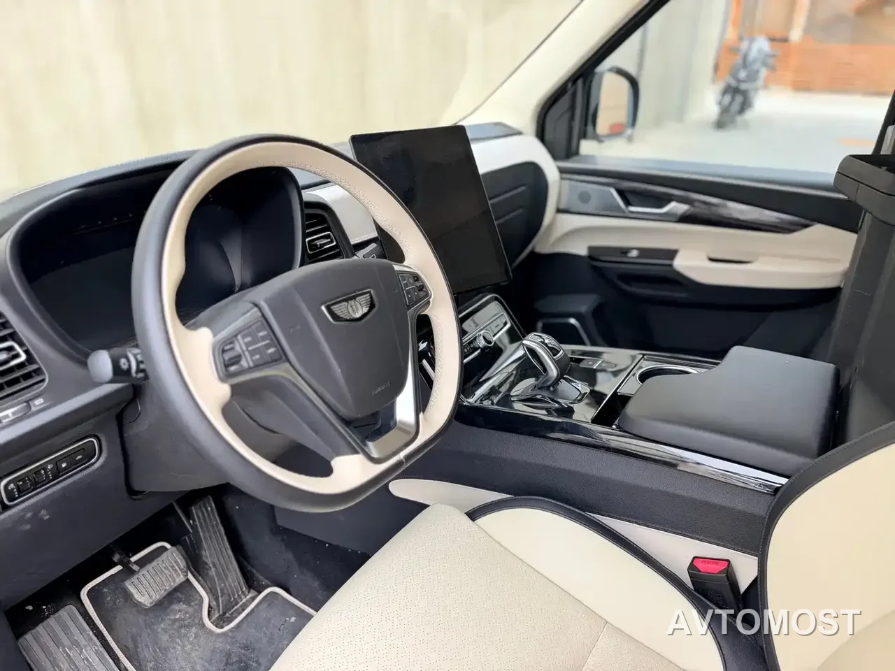 LEVC TX 2022 TX5 Extended Range Space Comfort Edition — фото 14
