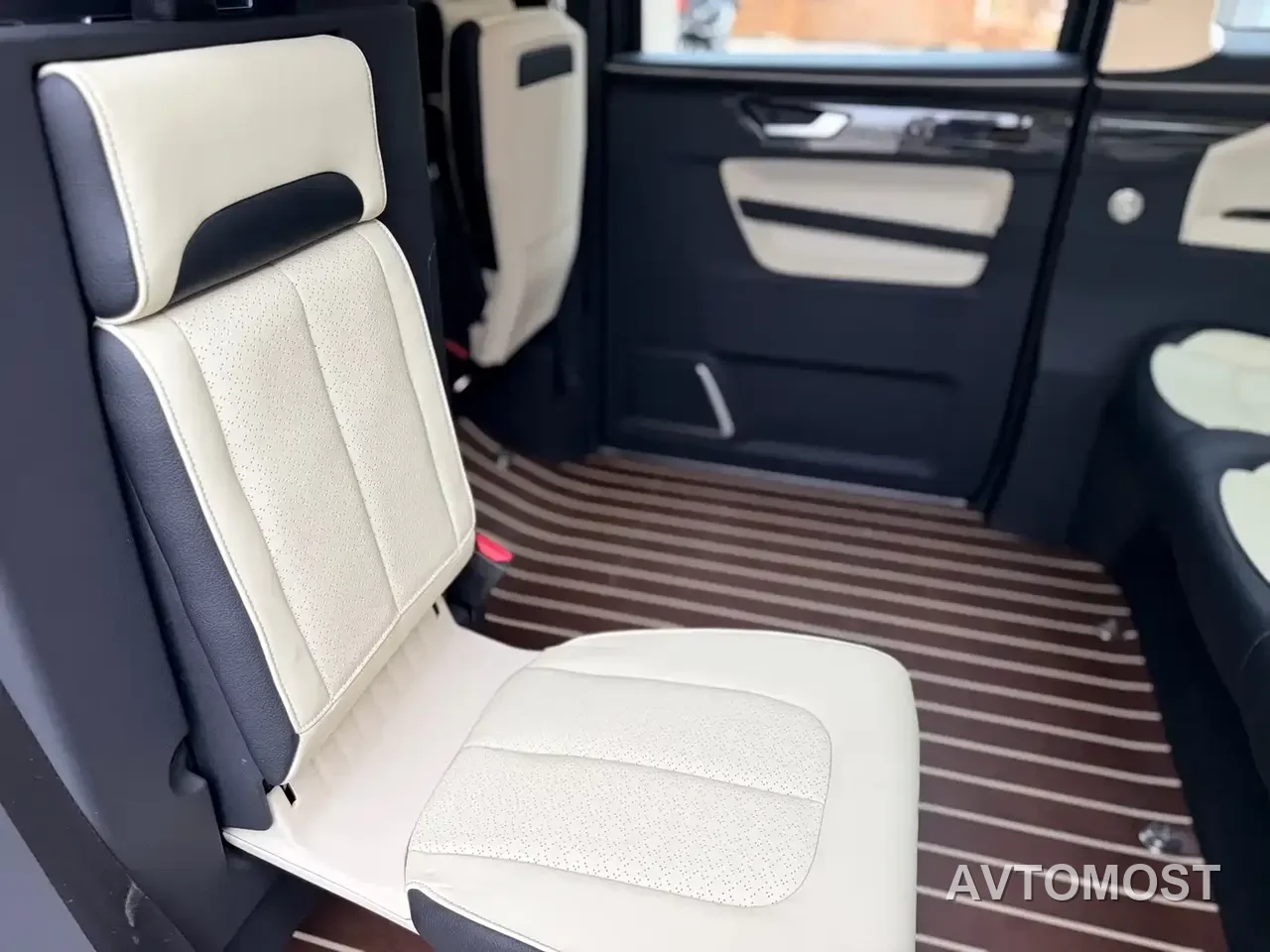 LEVC TX 2022 TX5 Extended Range Space Comfort Edition — фото 16