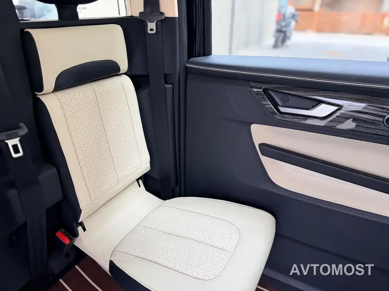 LEVC TX 2022 TX5 Extended Range Space Comfort Edition — фото 17