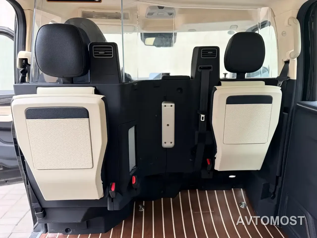 LEVC TX 2022 TX5 Extended Range Space Comfort Edition — фото 18