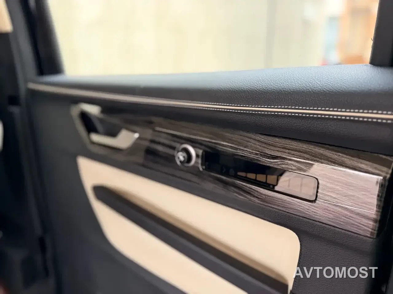 LEVC TX 2022 TX5 Extended Range Space Comfort Edition — фото 20