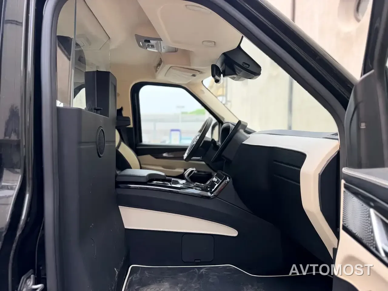 LEVC TX 2022 TX5 Extended Range Space Comfort Edition — фото 21