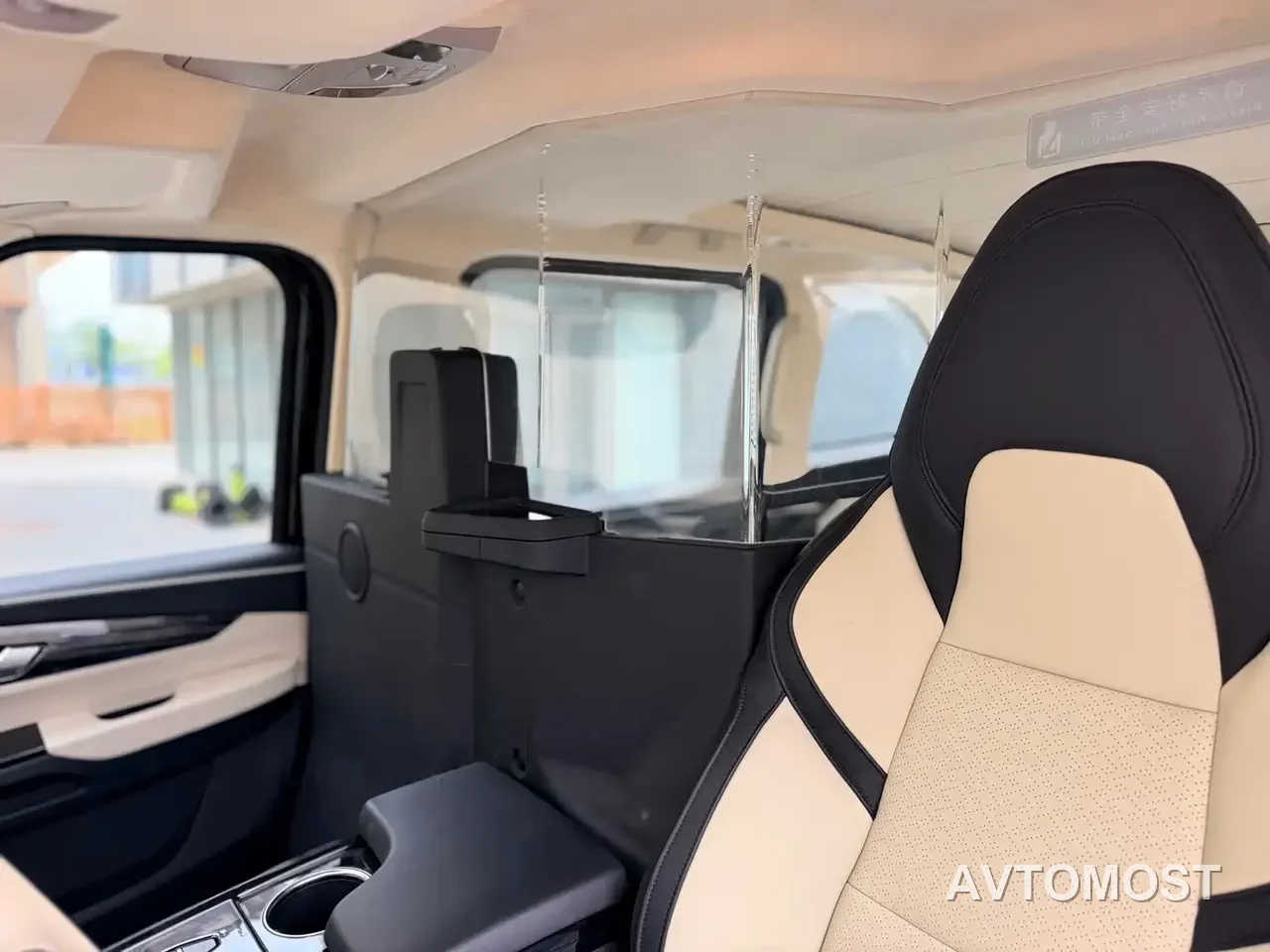 LEVC TX 2022 TX5 Extended Range Space Comfort Edition — фото 22